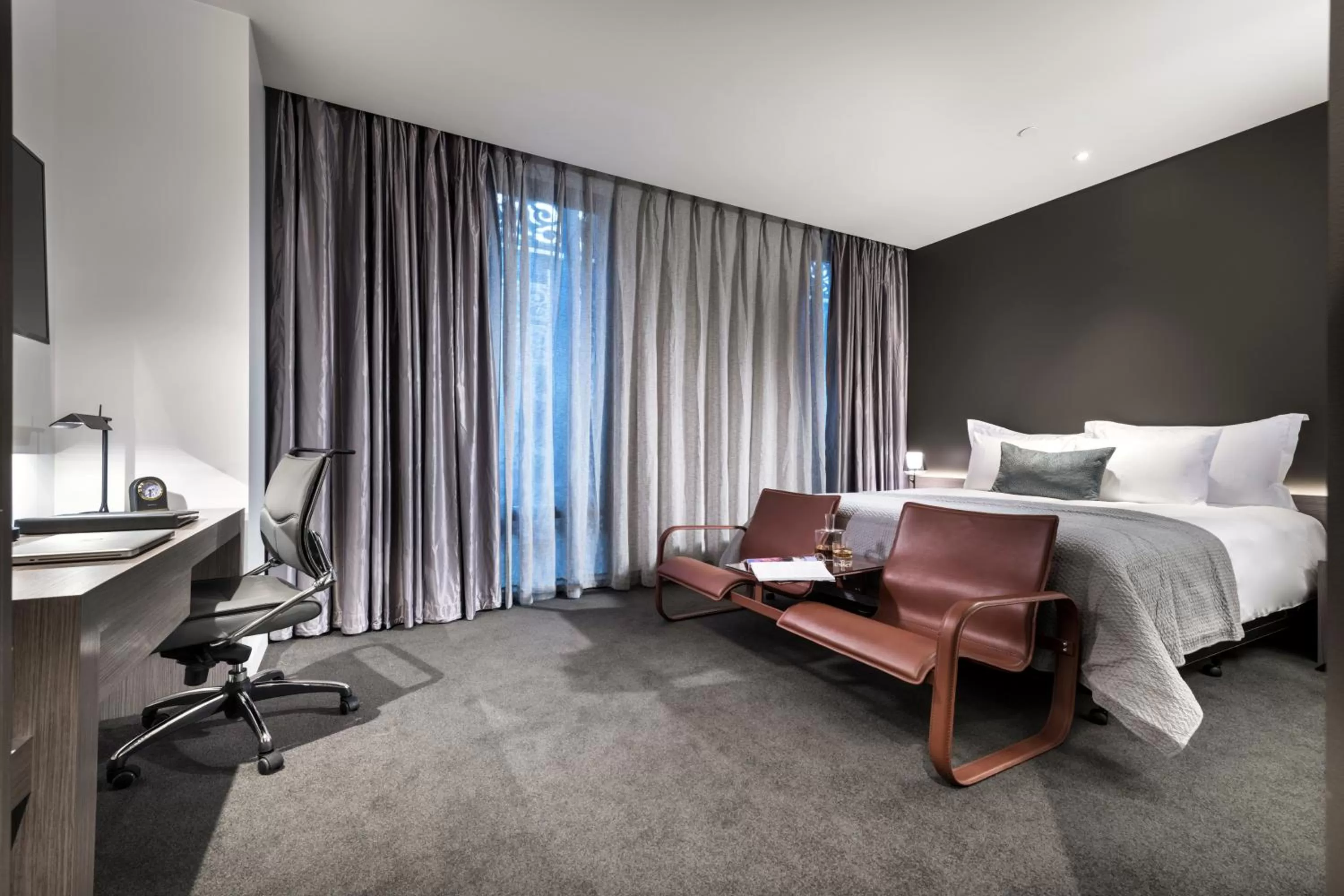 Photo of the whole room, Bed in The Melbourne Hotel