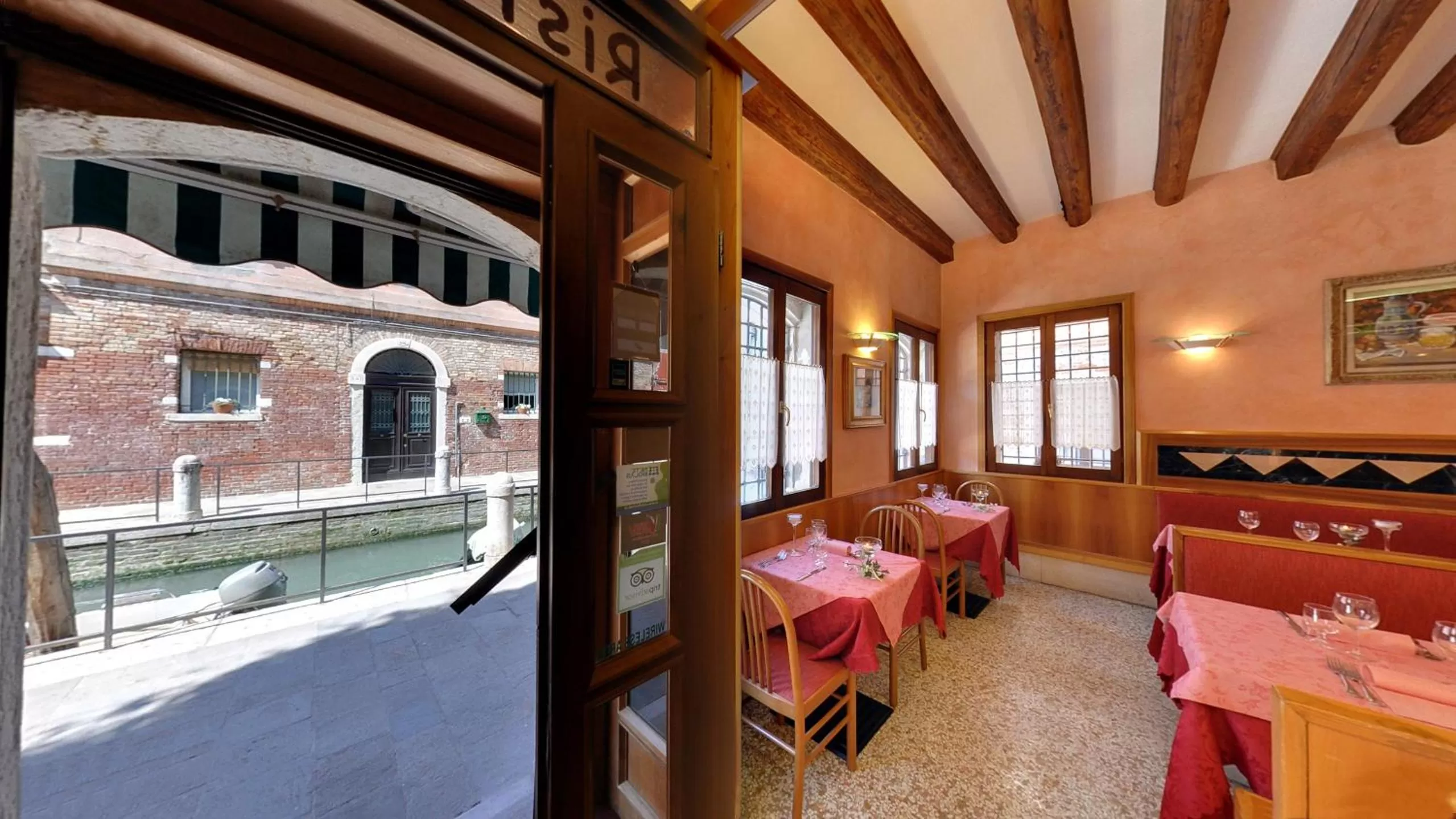 Restaurant/places to eat in Messner Palace