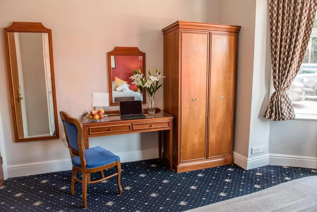 TV and multimedia in Crystal Hotel & Savour