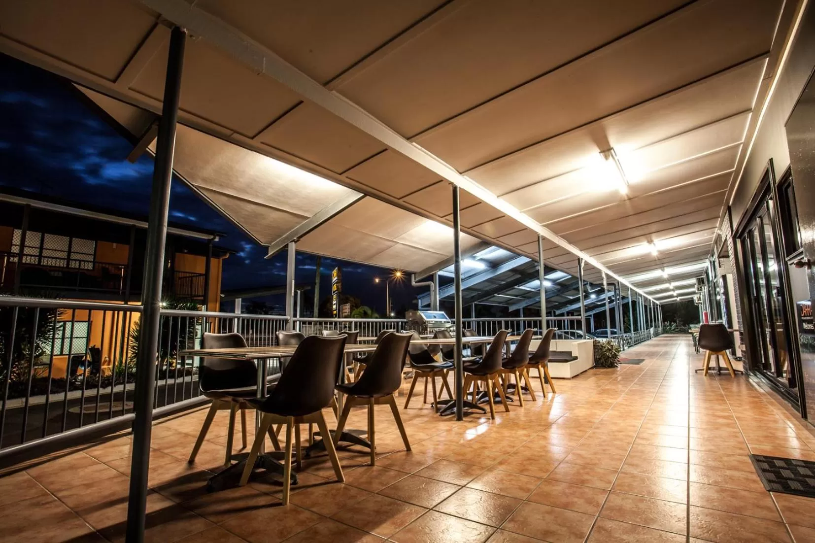 Patio in Darra Motel & Conference Centre