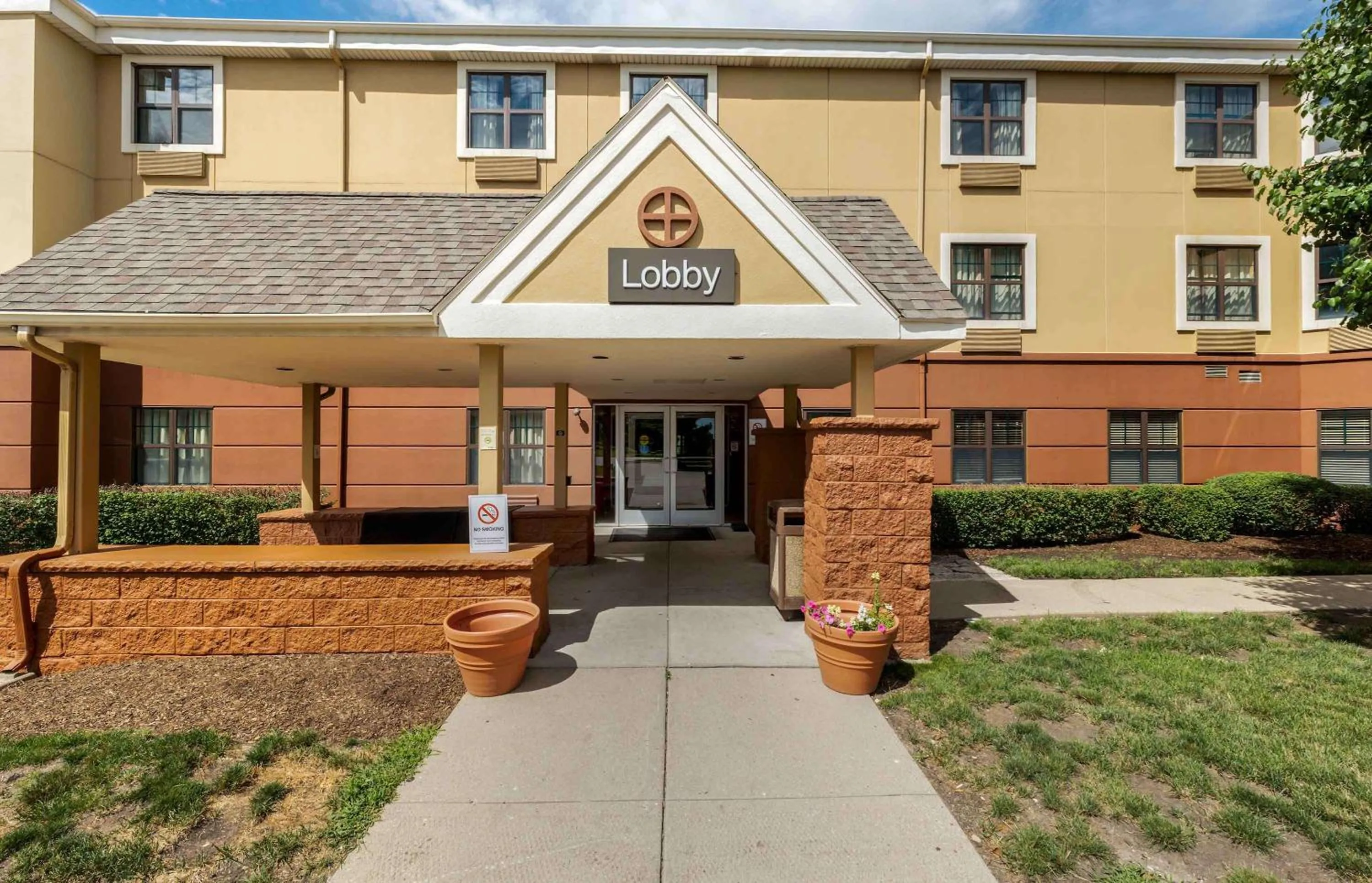 Property building in Extended Stay America Suites - Chicago - Gurnee