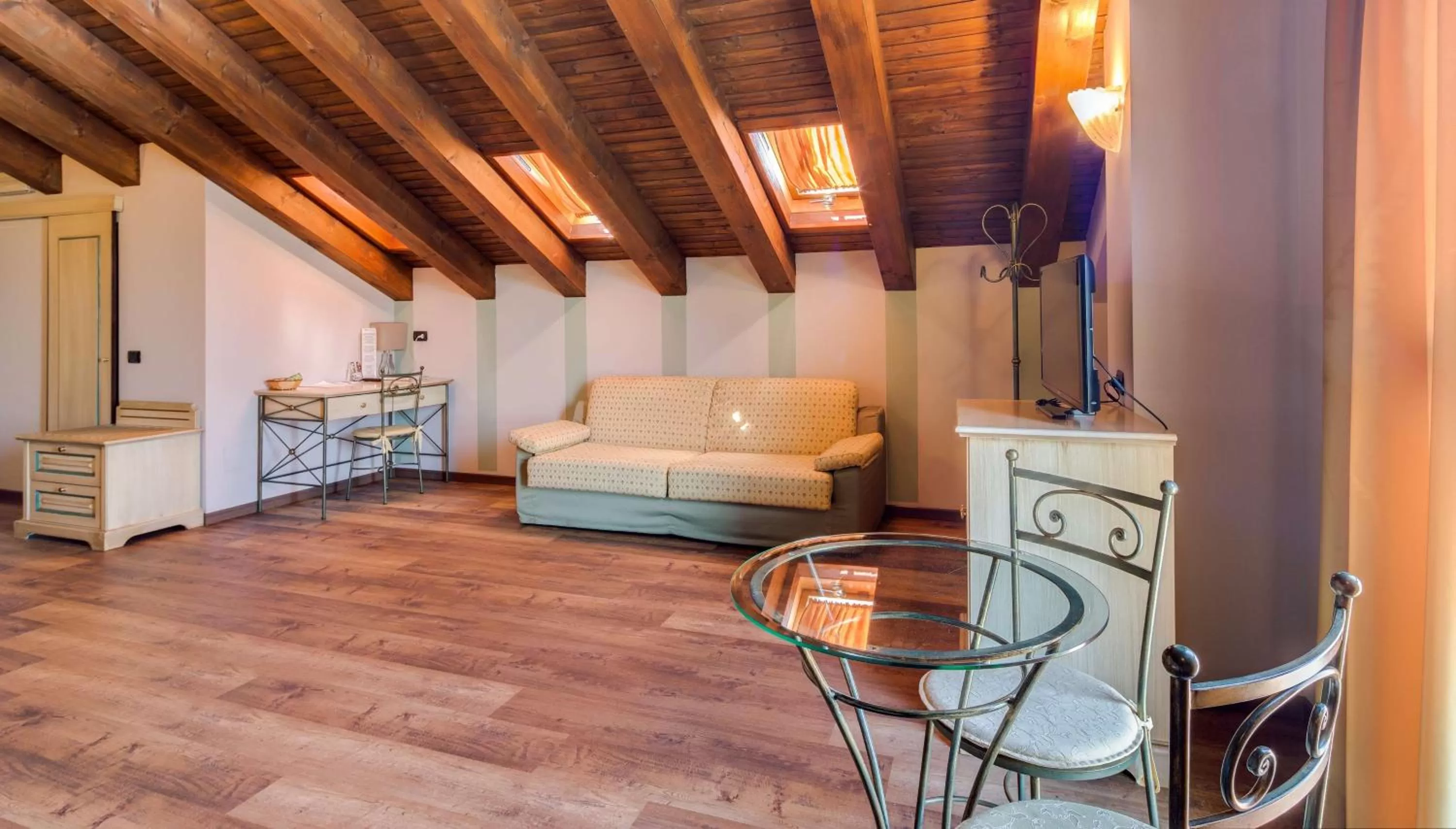 Photo of the whole room in Art & Hotel Aeroporto