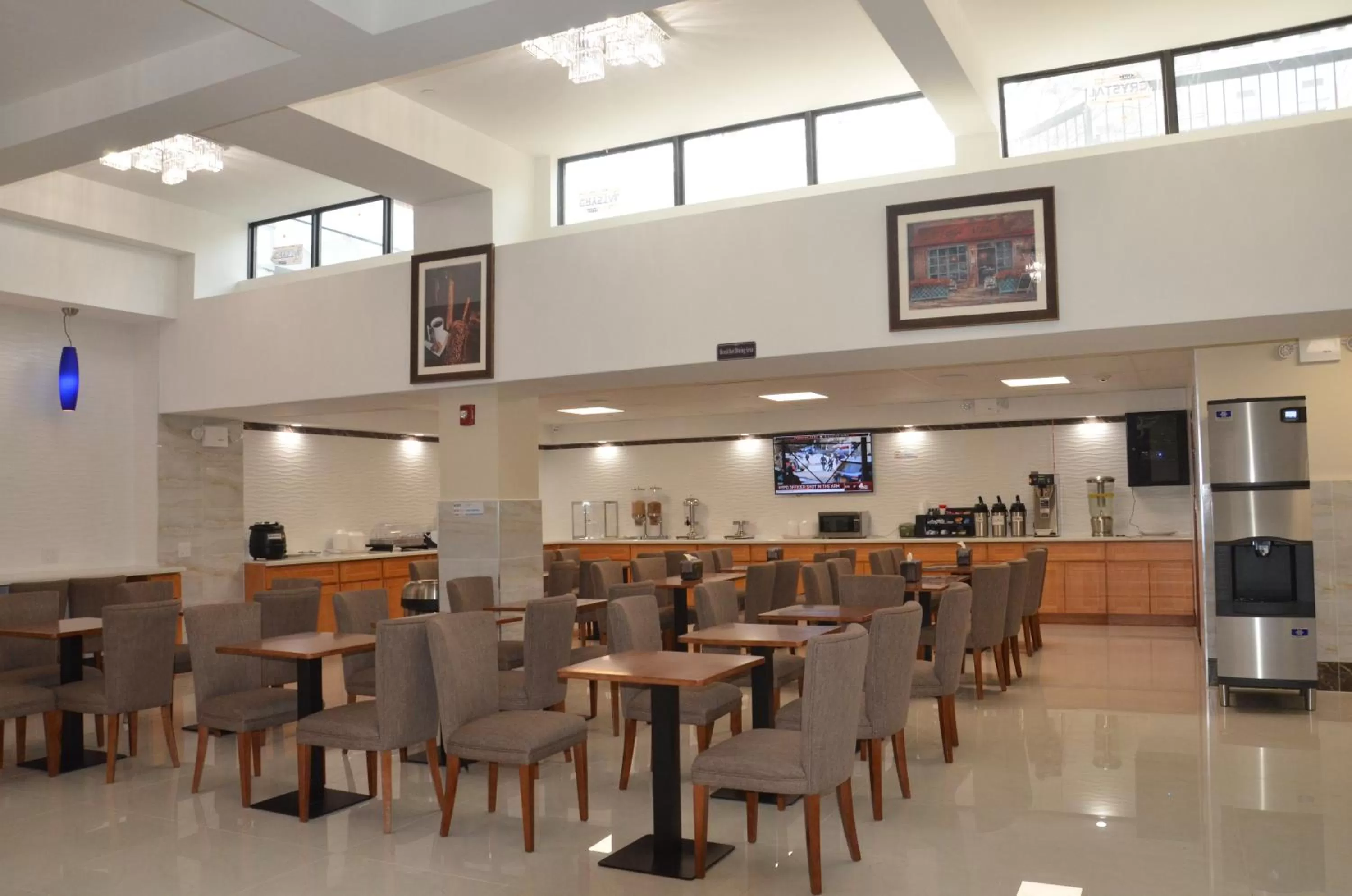 Restaurant/places to eat in LIC Plaza Hotel