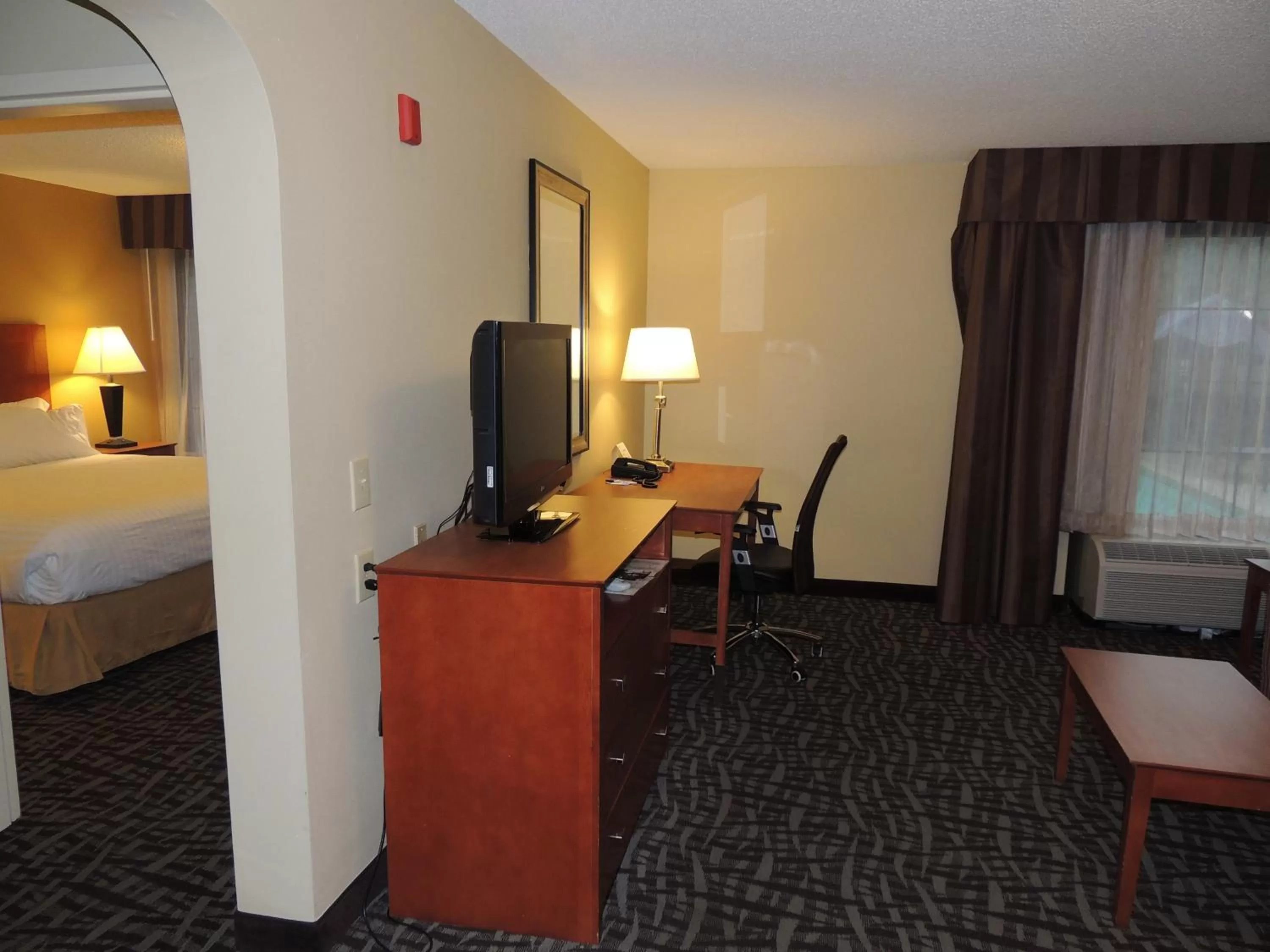 Photo of the whole room, Bed in Holiday Inn Express Trussville by IHG