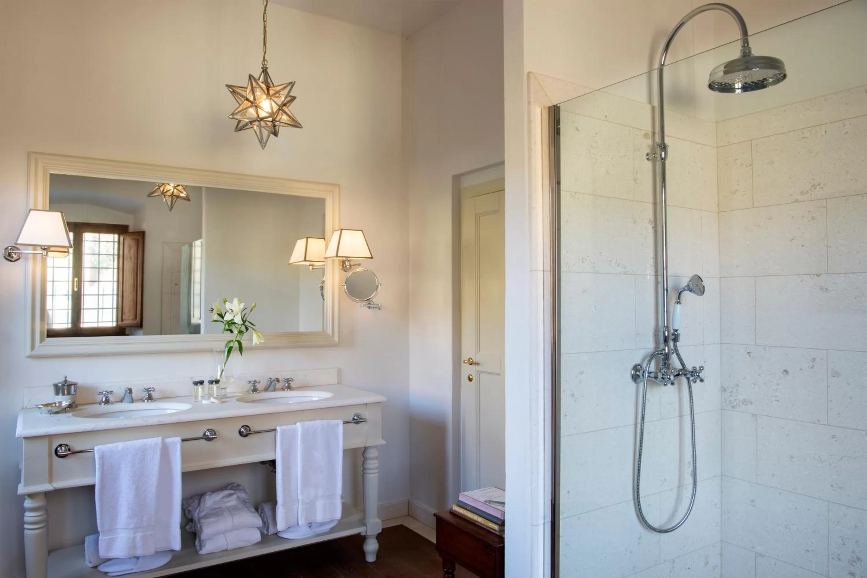 Shower in Viesca Toscana Suites & Villas