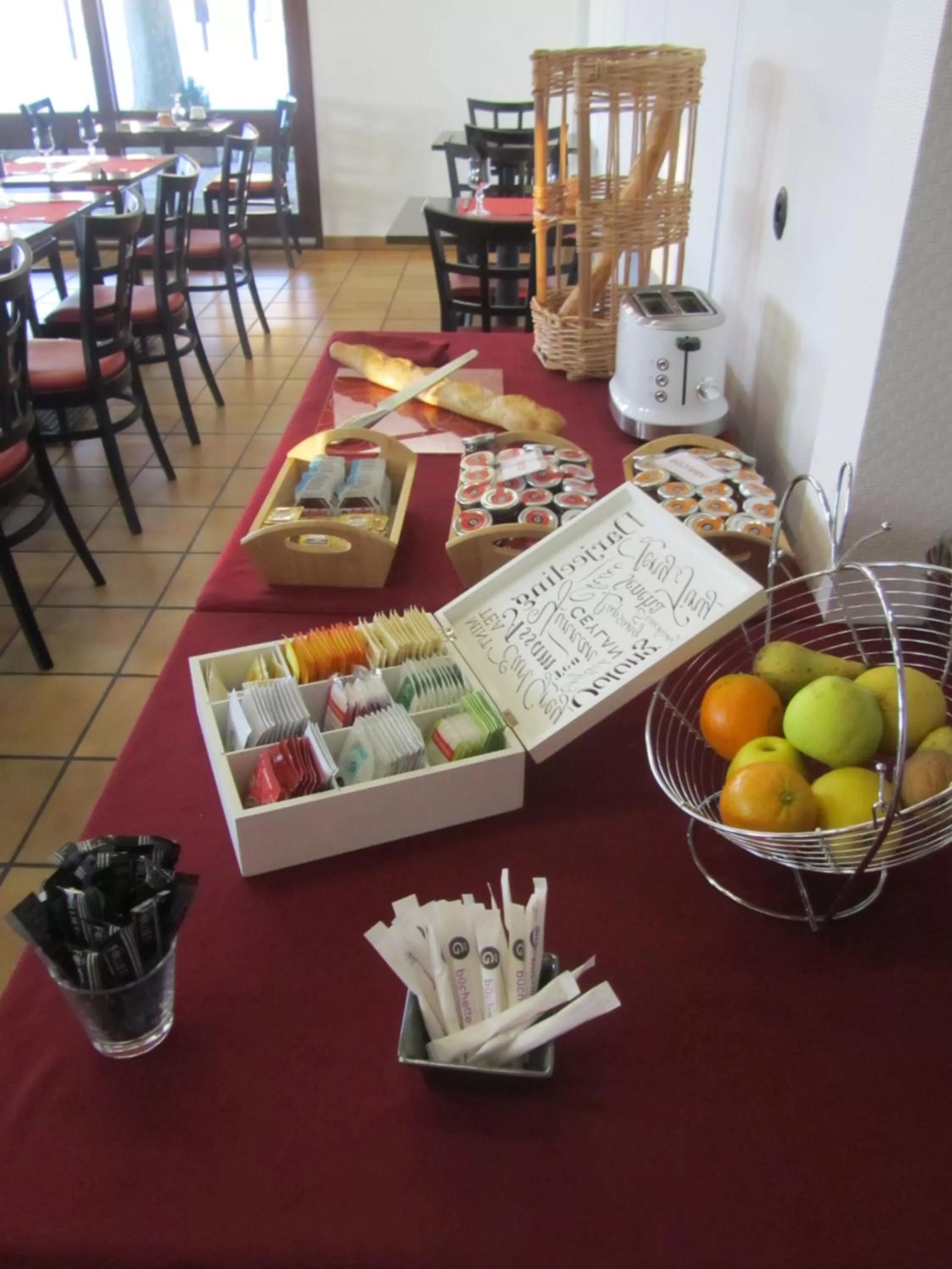 Restaurant/places to eat in Hôtel Le Saint Joseph