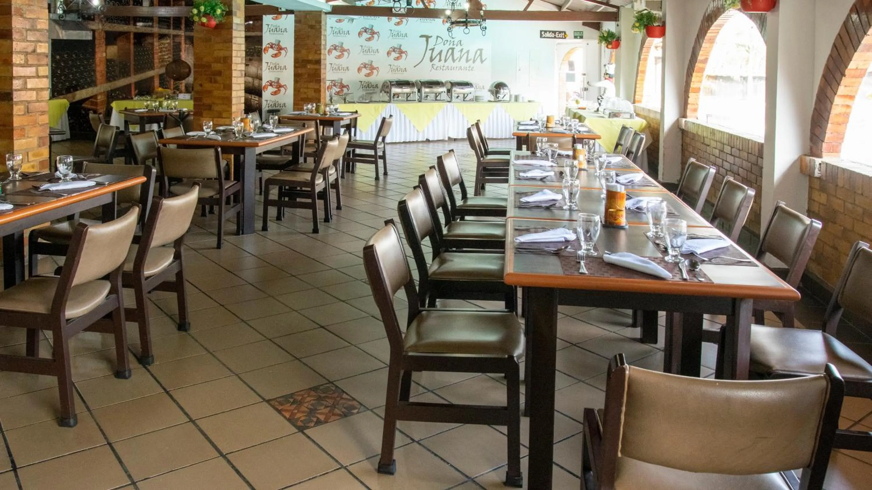 Restaurant/places to eat in Hotel San Juan Internacional