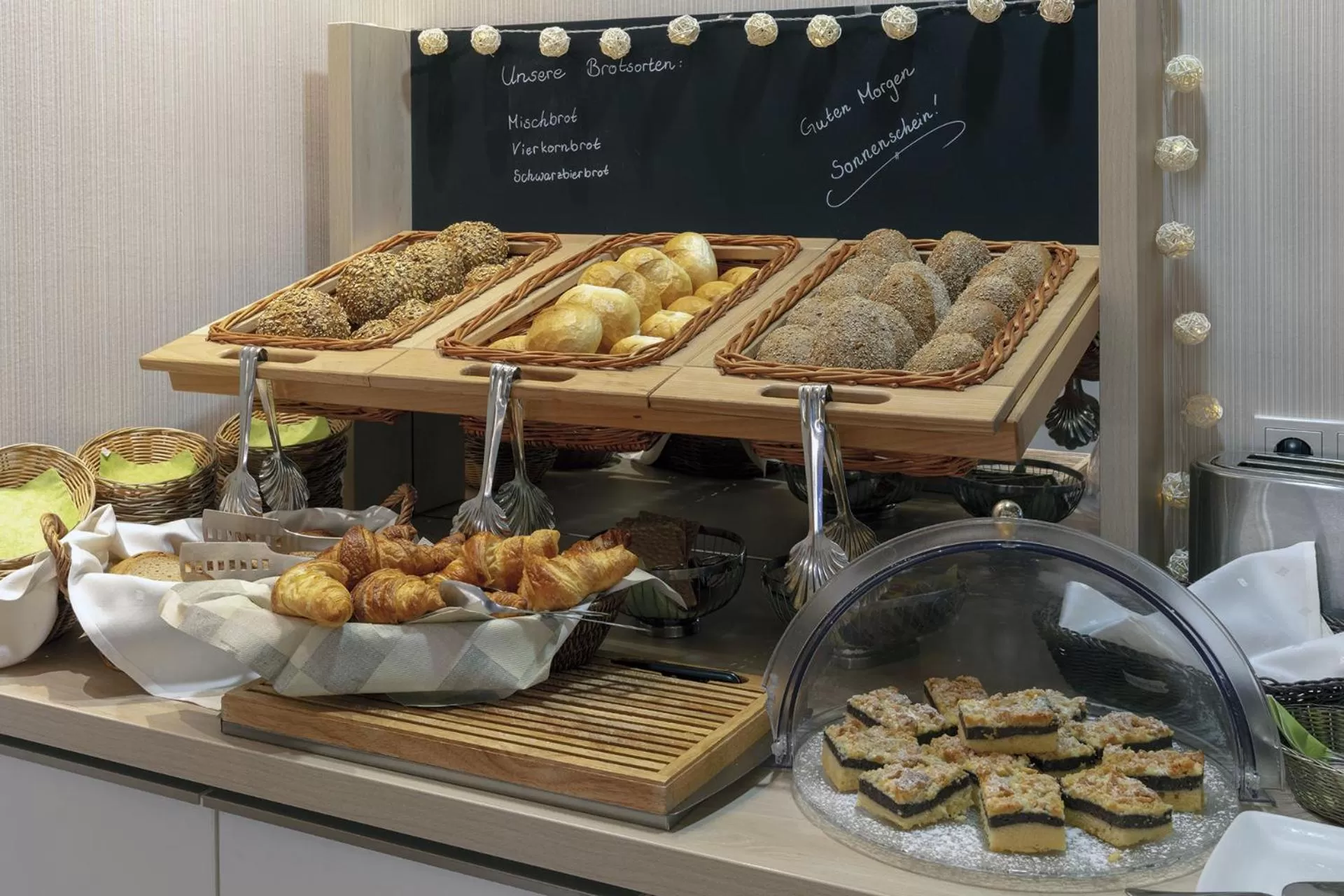 Breakfast in Hotel Logotel