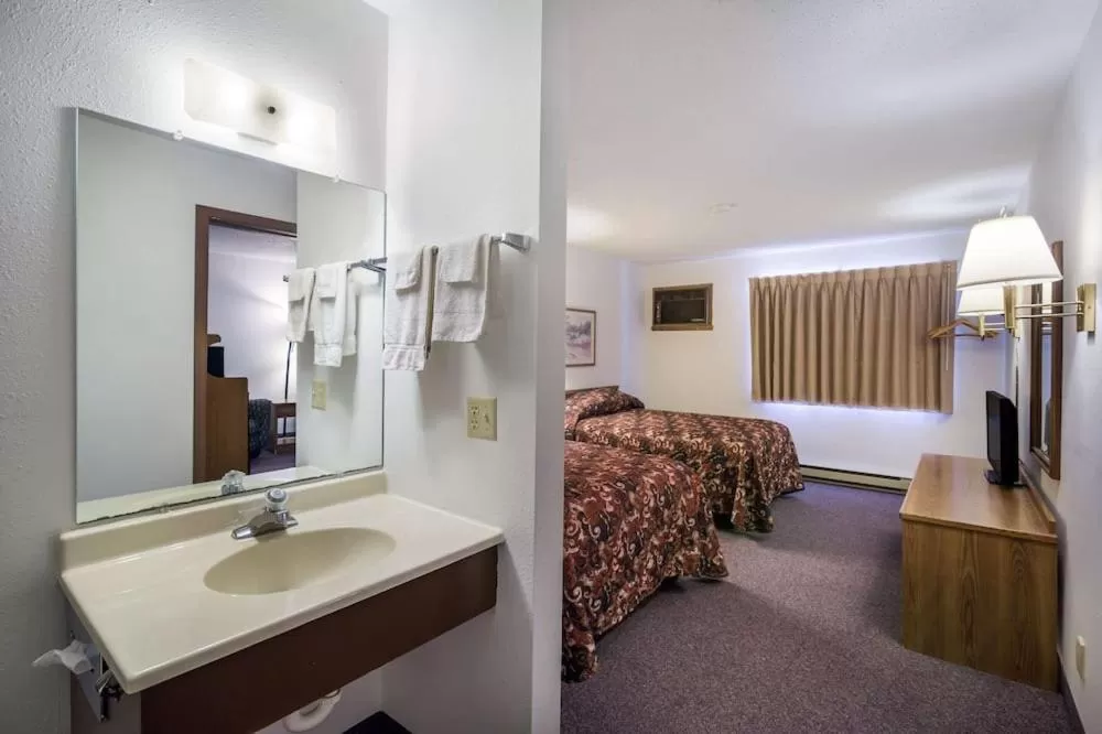 Bed in Rodeway Inn Gateway to Medora T-Roosevelt & Makoshika State Park