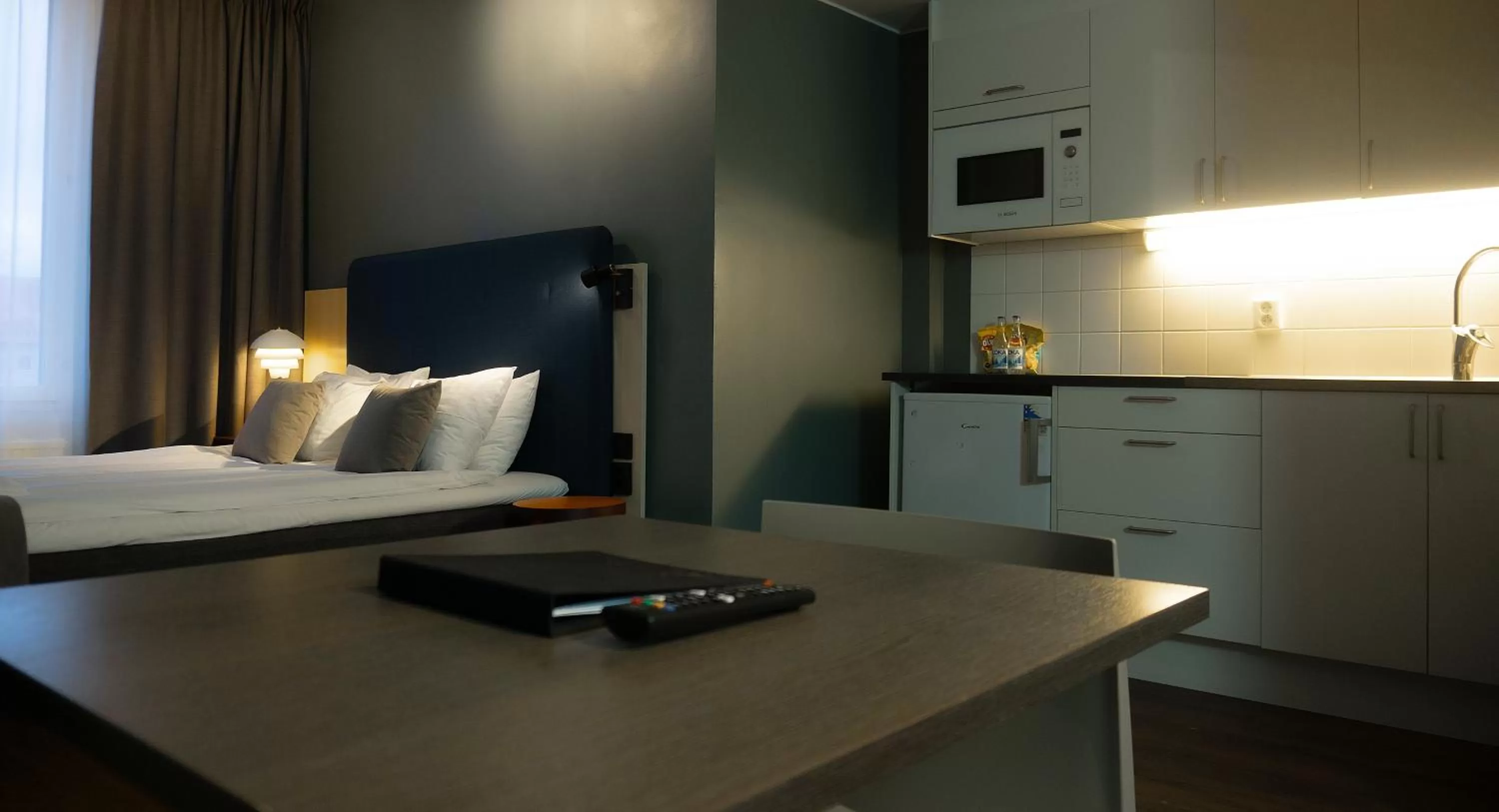 Kitchen or kitchenette, Bed in First Hotel Central