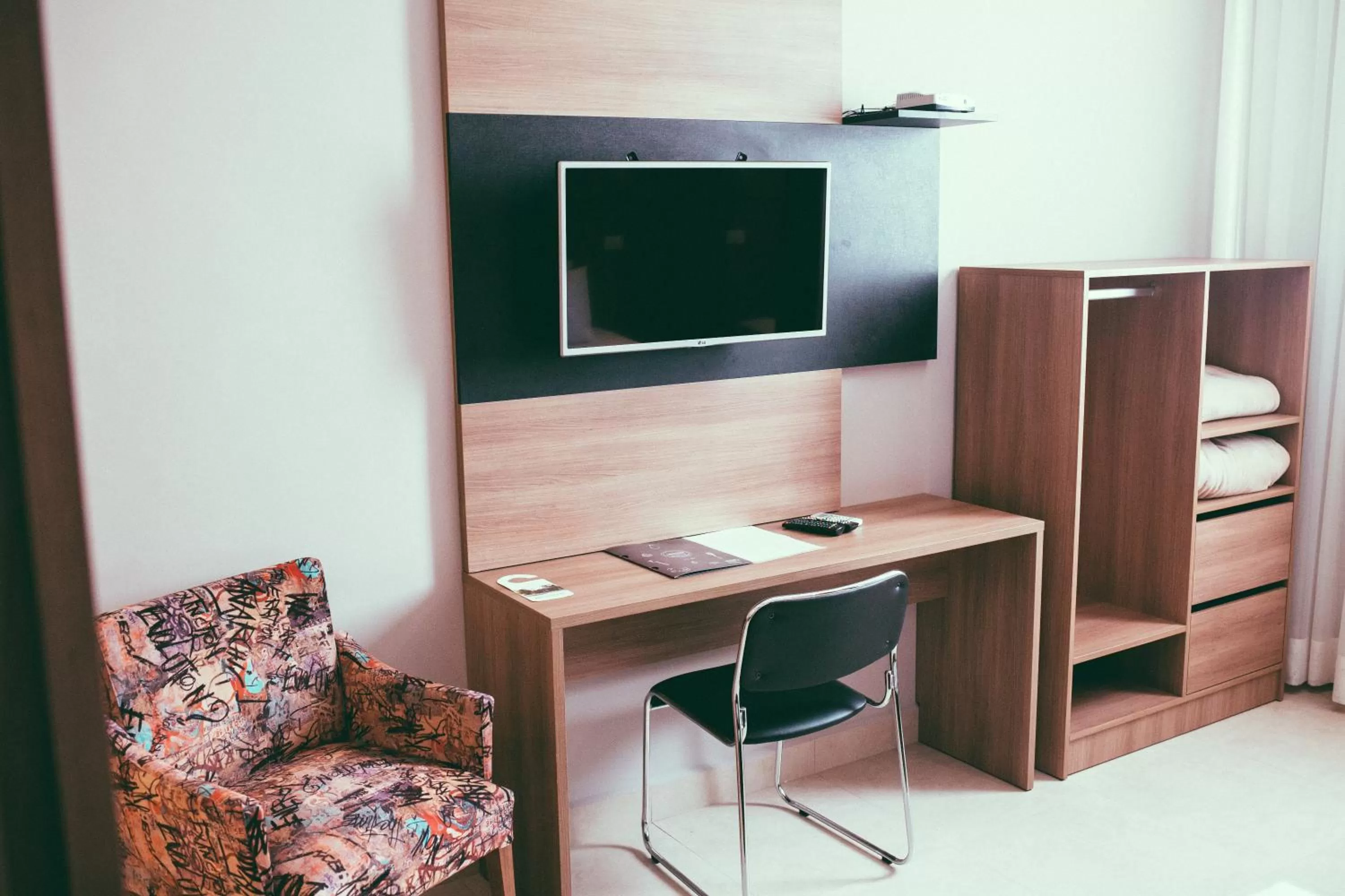 Communal lounge/ TV room in Occitano Apart Hotel