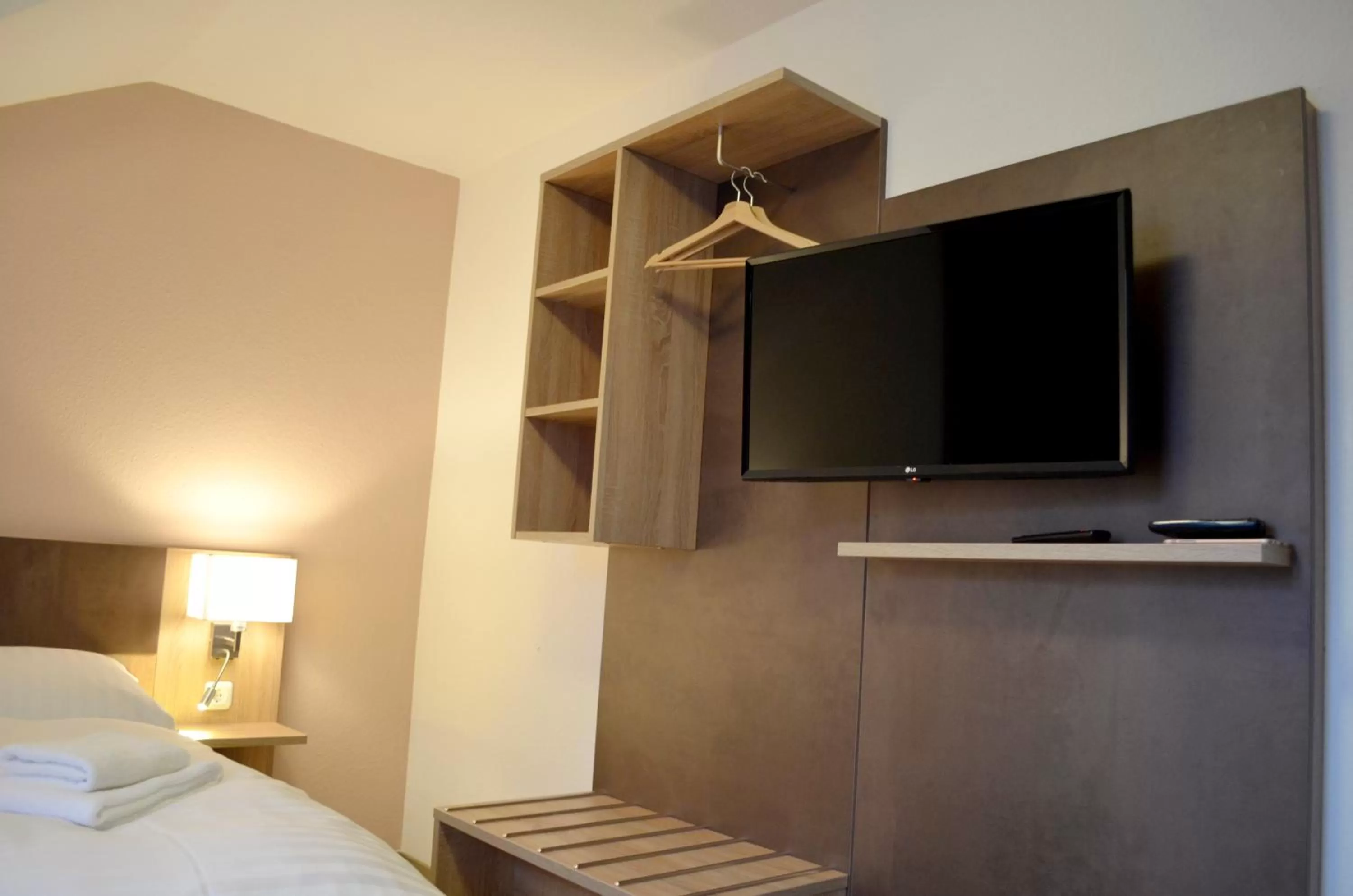 TV and multimedia, Bed in Hana Aparthotel