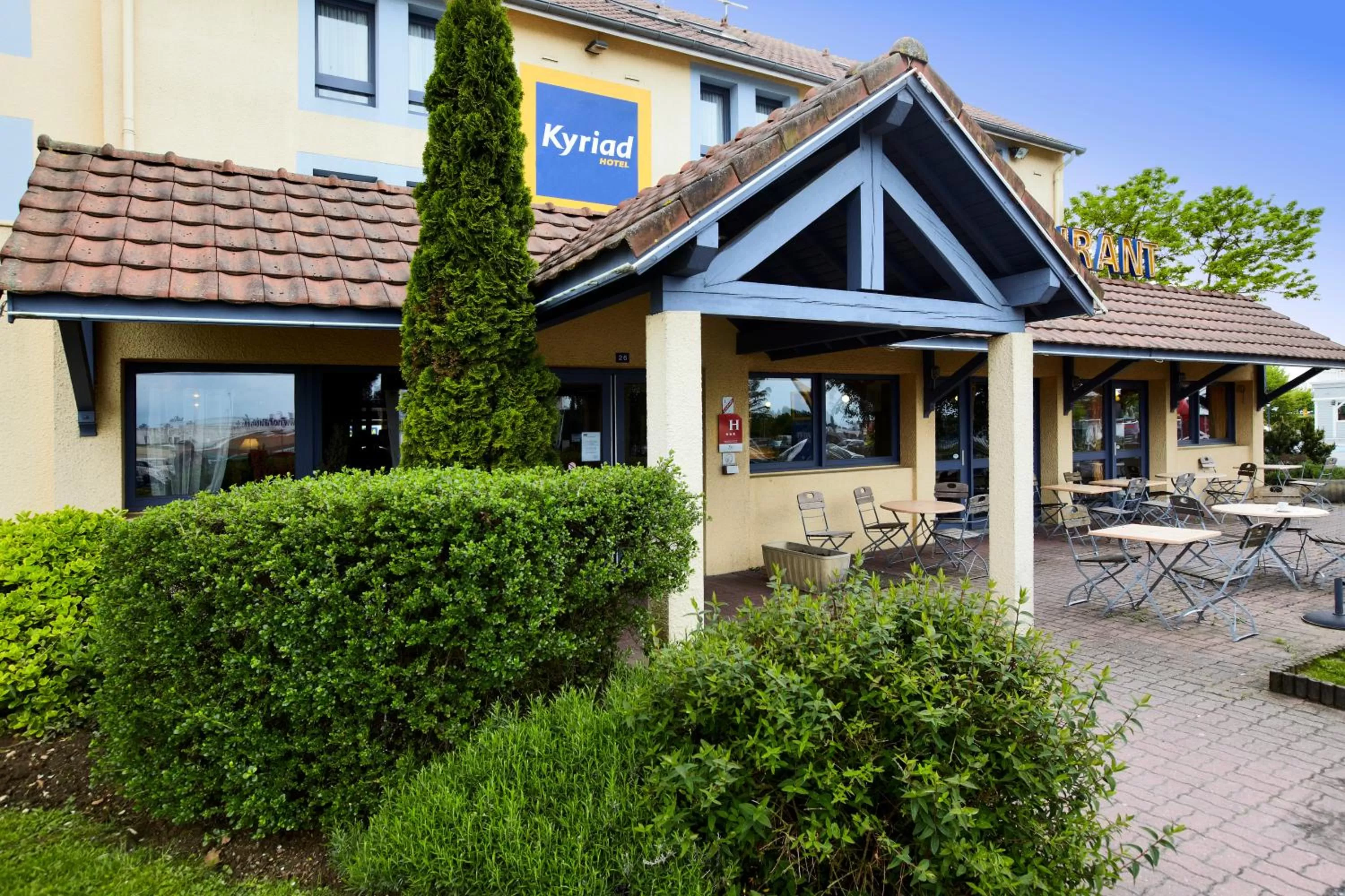 Facade/entrance in Kyriad Beauvais Sud