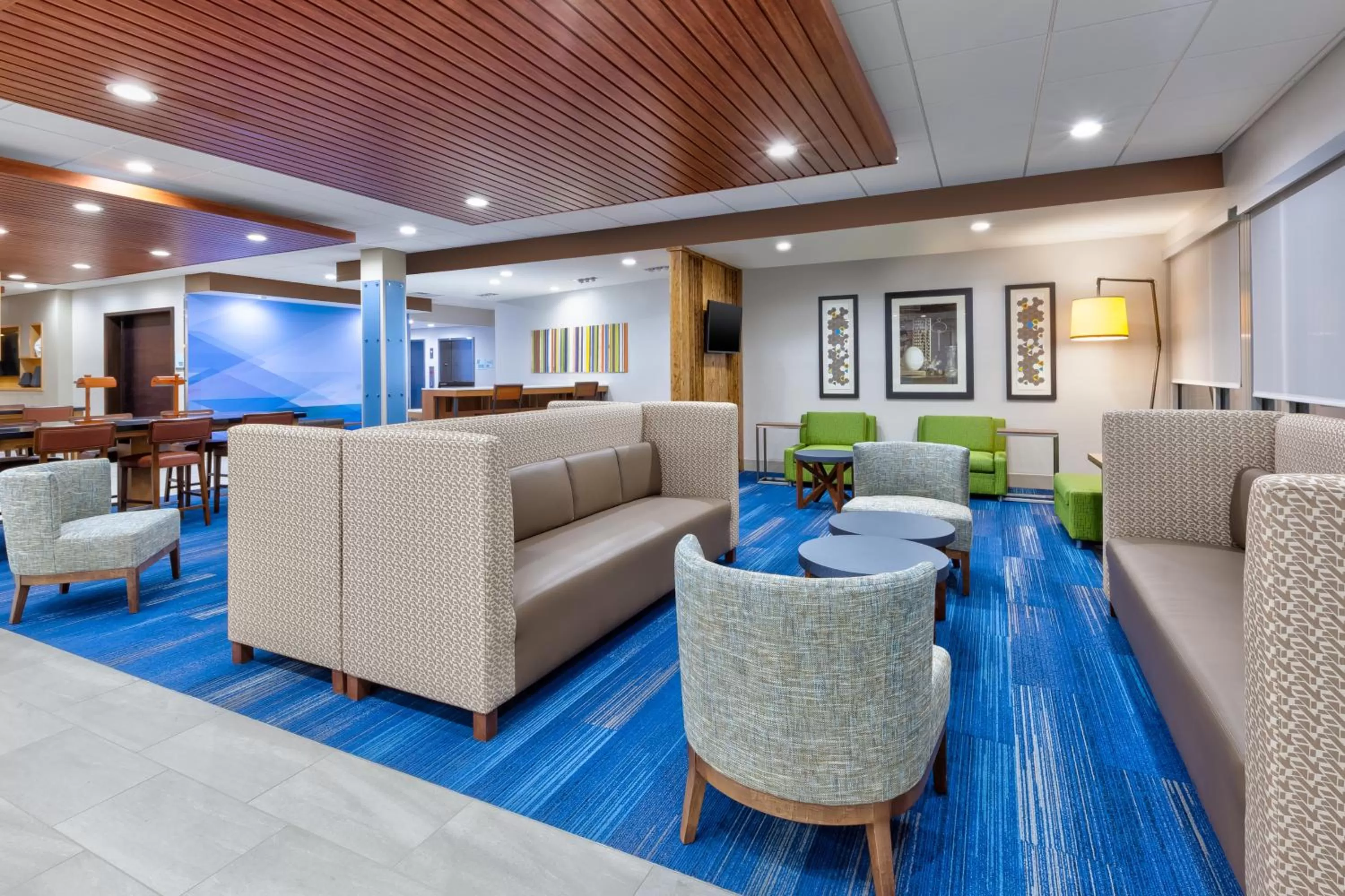 Lobby or reception in Holiday Inn Express & Suites Wooster by IHG