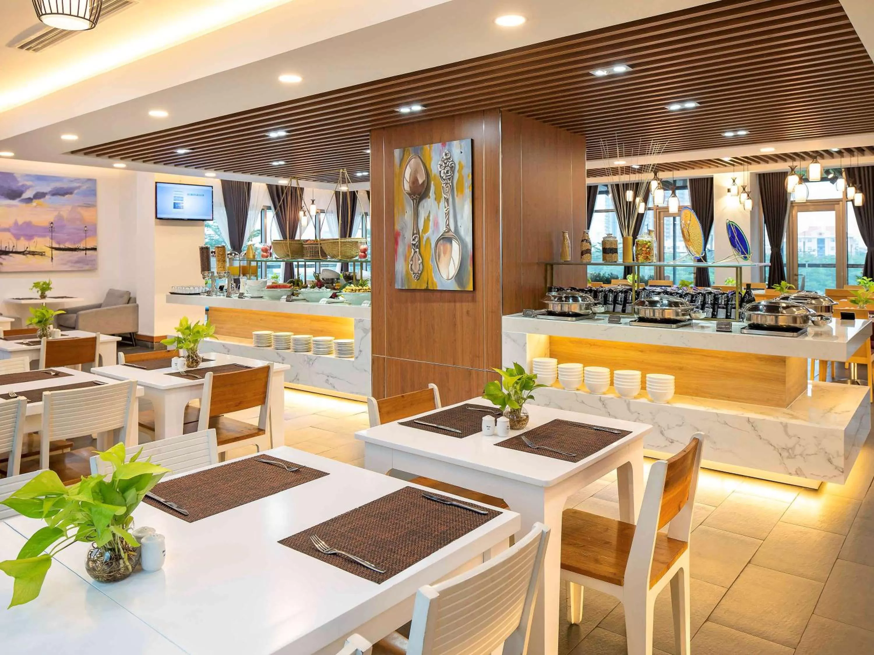 Restaurant/places to eat in Ibis Saigon South