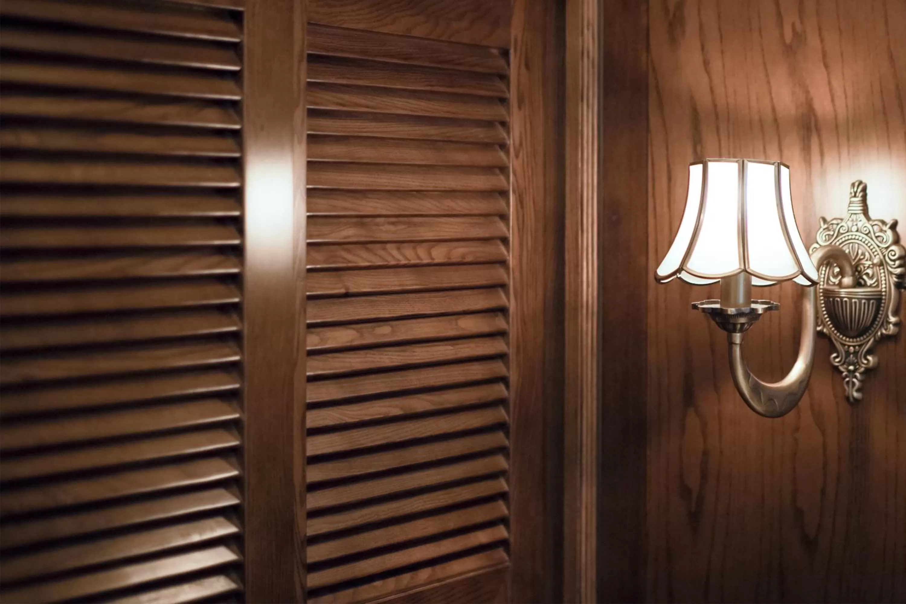 wardrobe in Hạ Long Starlight Hotel