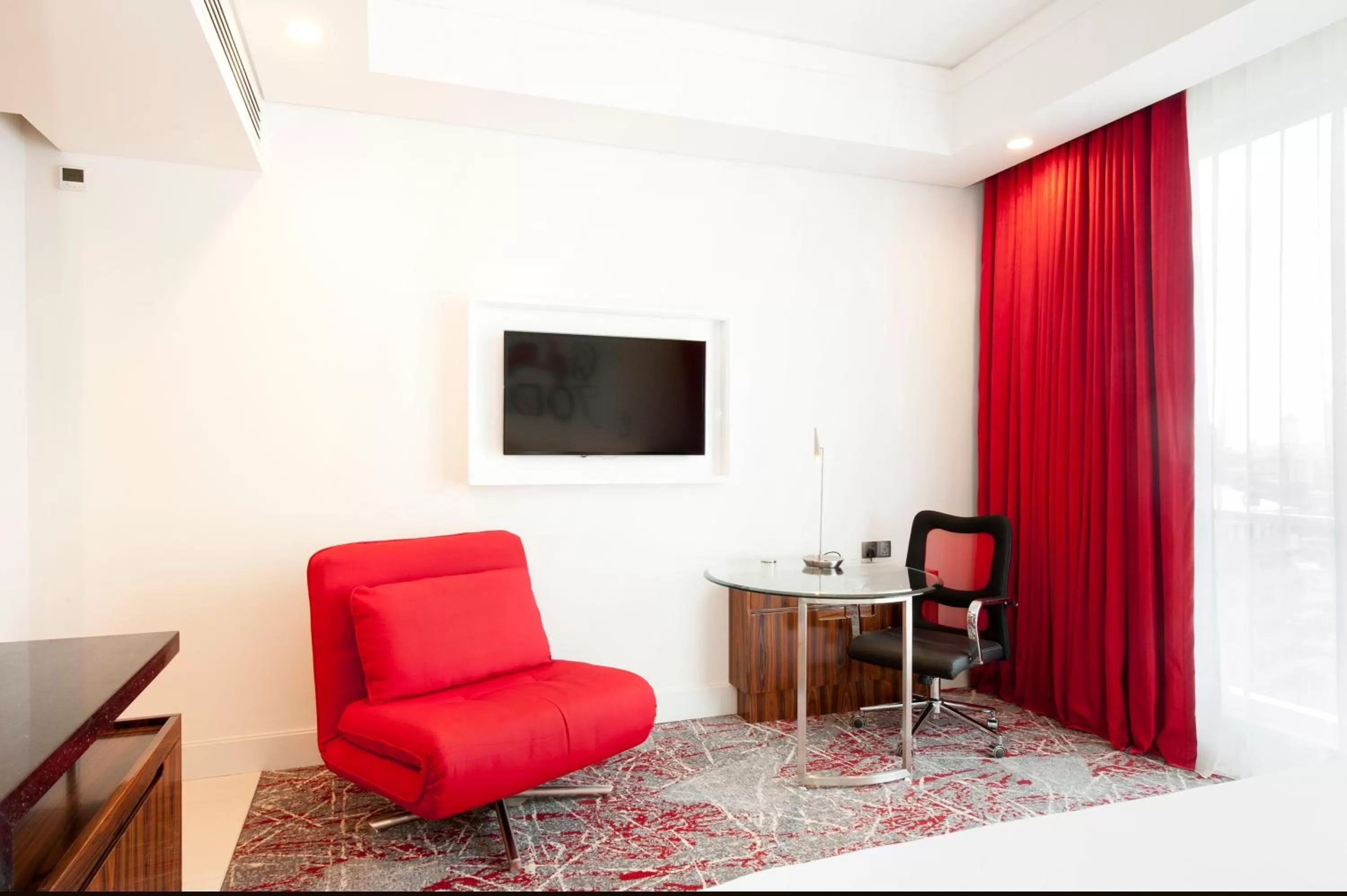 Living room in Cinnamon Red Colombo