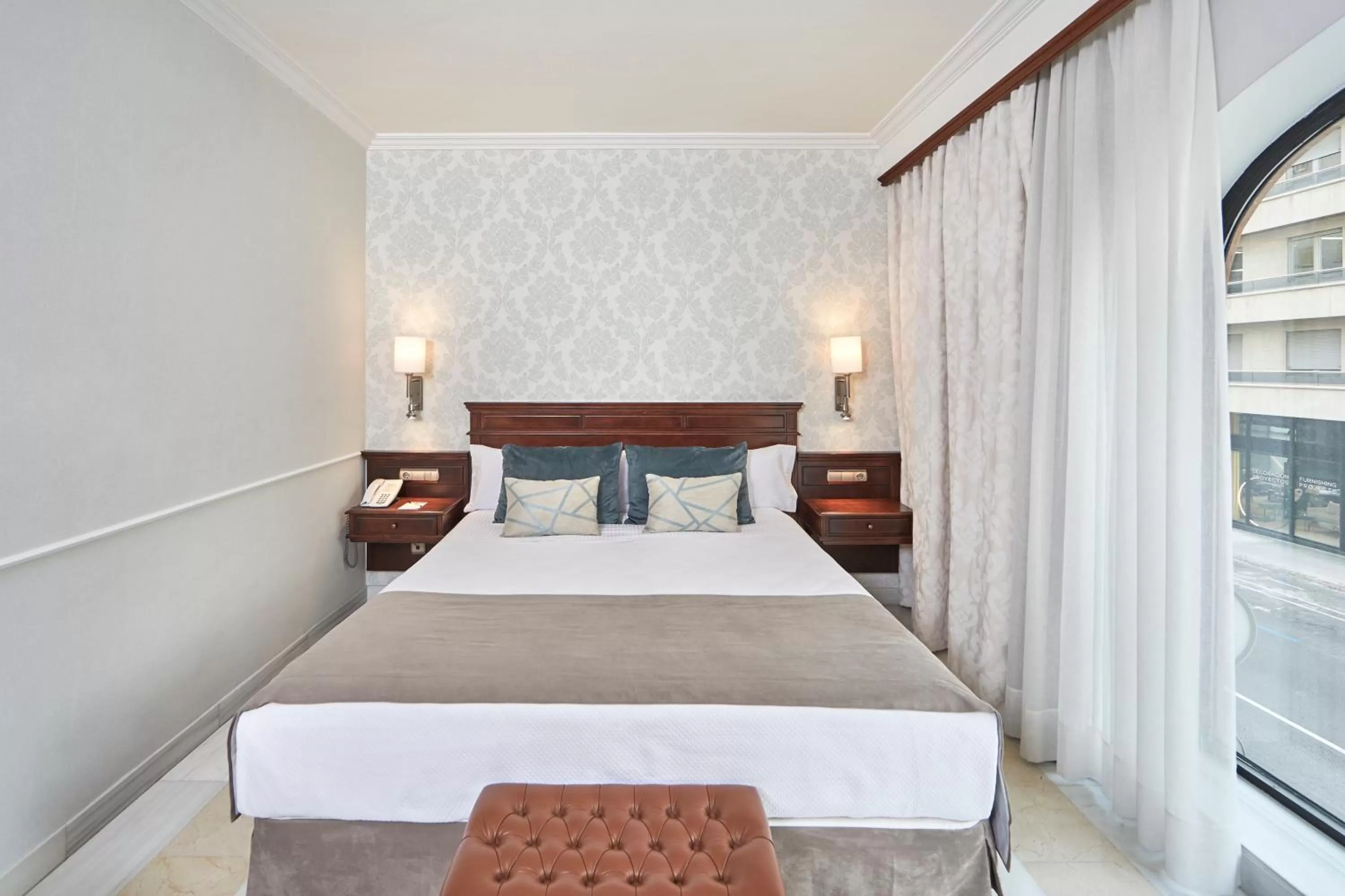 Photo of the whole room, Bed in Bordoy Continental Palma