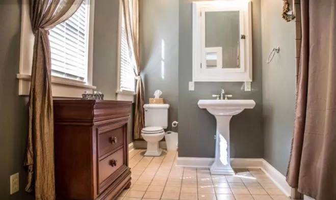 Bathroom in Clark House Inn