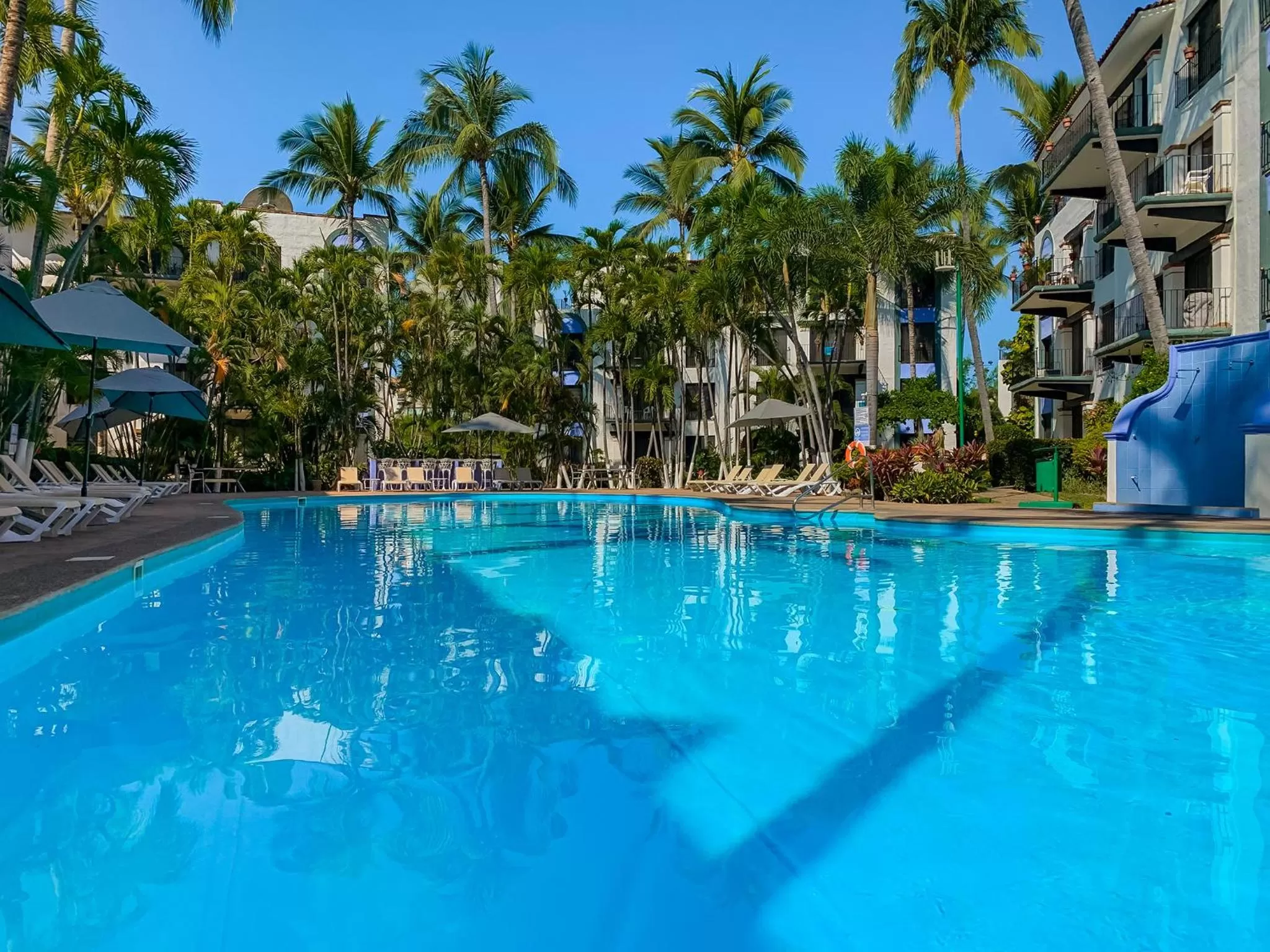 Swimming pool in Puerto de Luna Pet Friendly and Family Suites