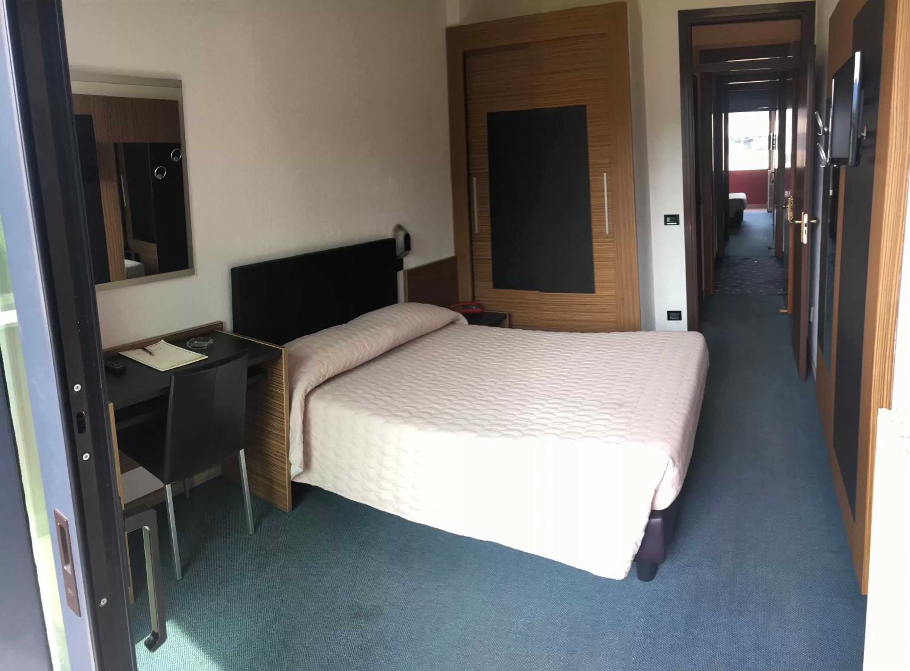 Bed in Albergo Valle d'Oro