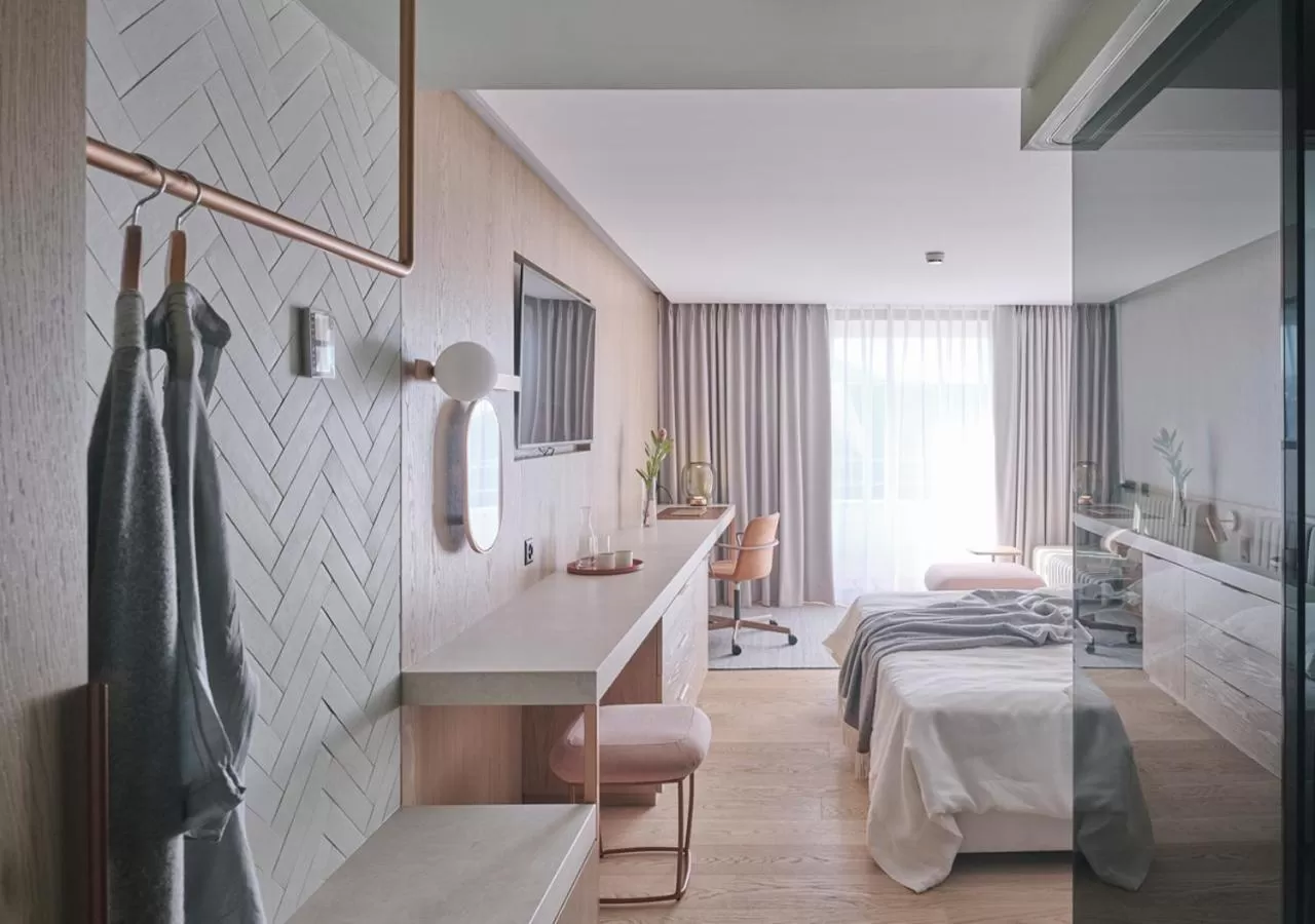 Bedroom, Bed in Swissôtel Kursaal Bern