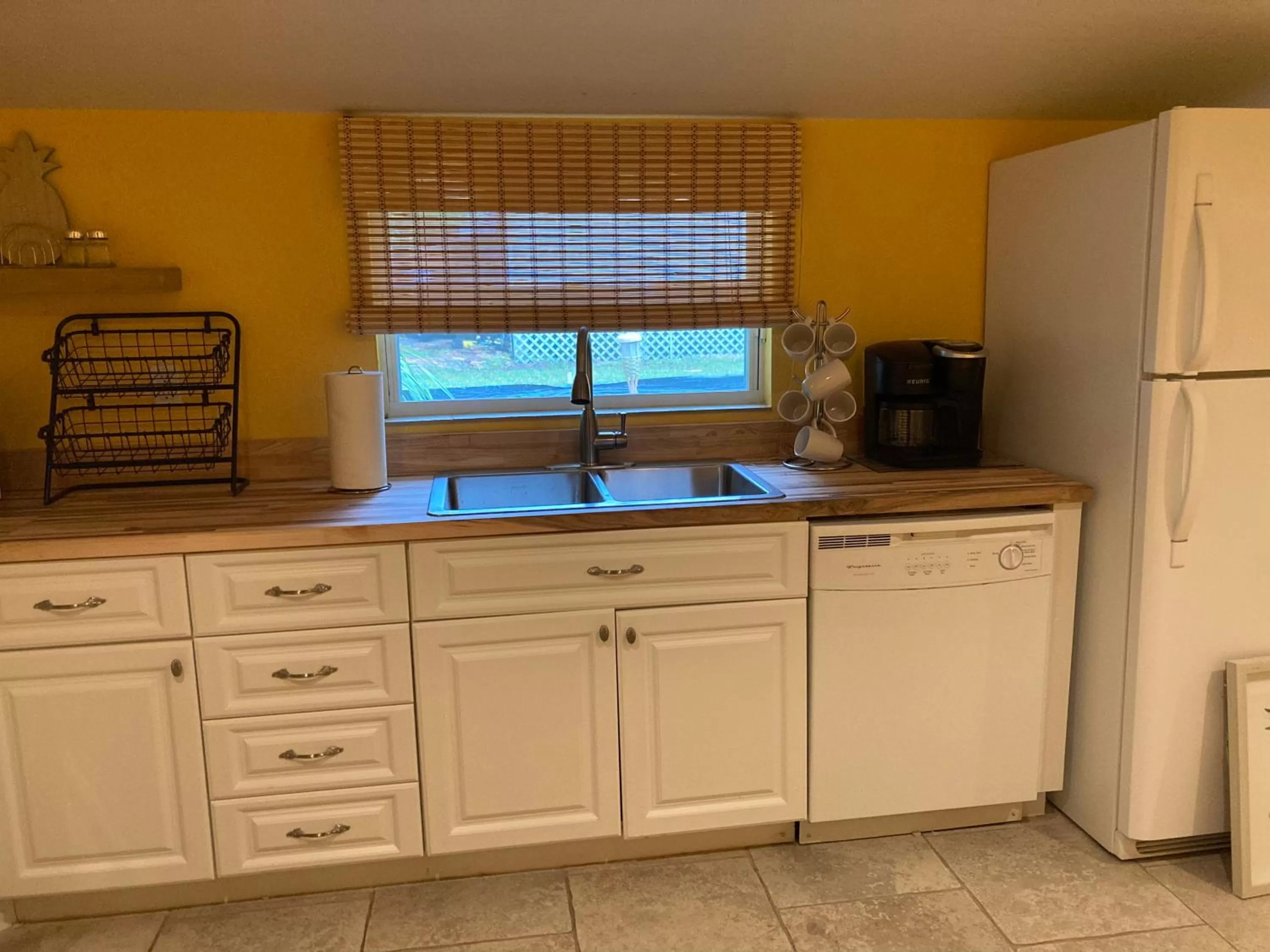 3Gulls Inn Ozona-Boutique Hotel-Steps from Restaurants & Brewery-SwimSpa Pool-Pet Friendly