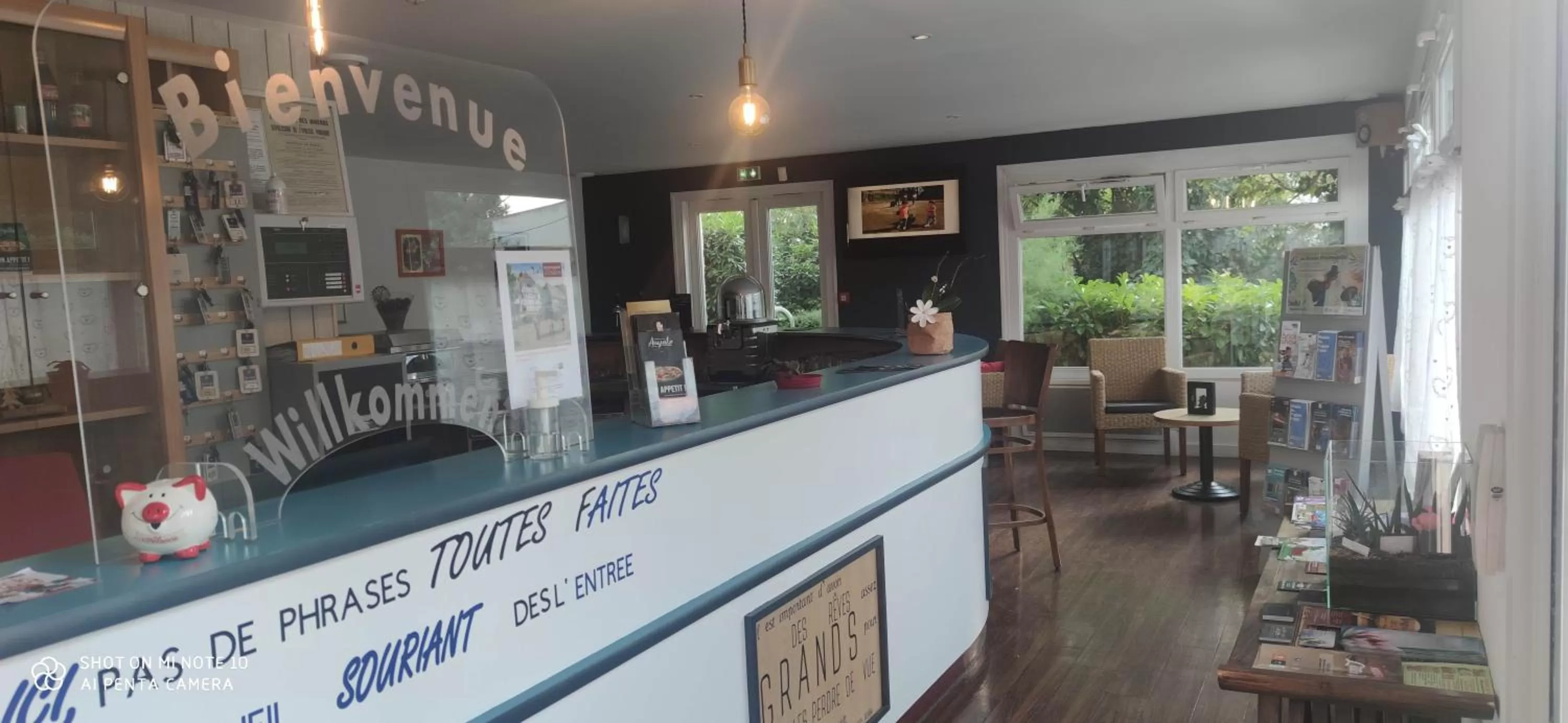 Lobby or reception in Kyriad Mulhouse Est - Lutterbach