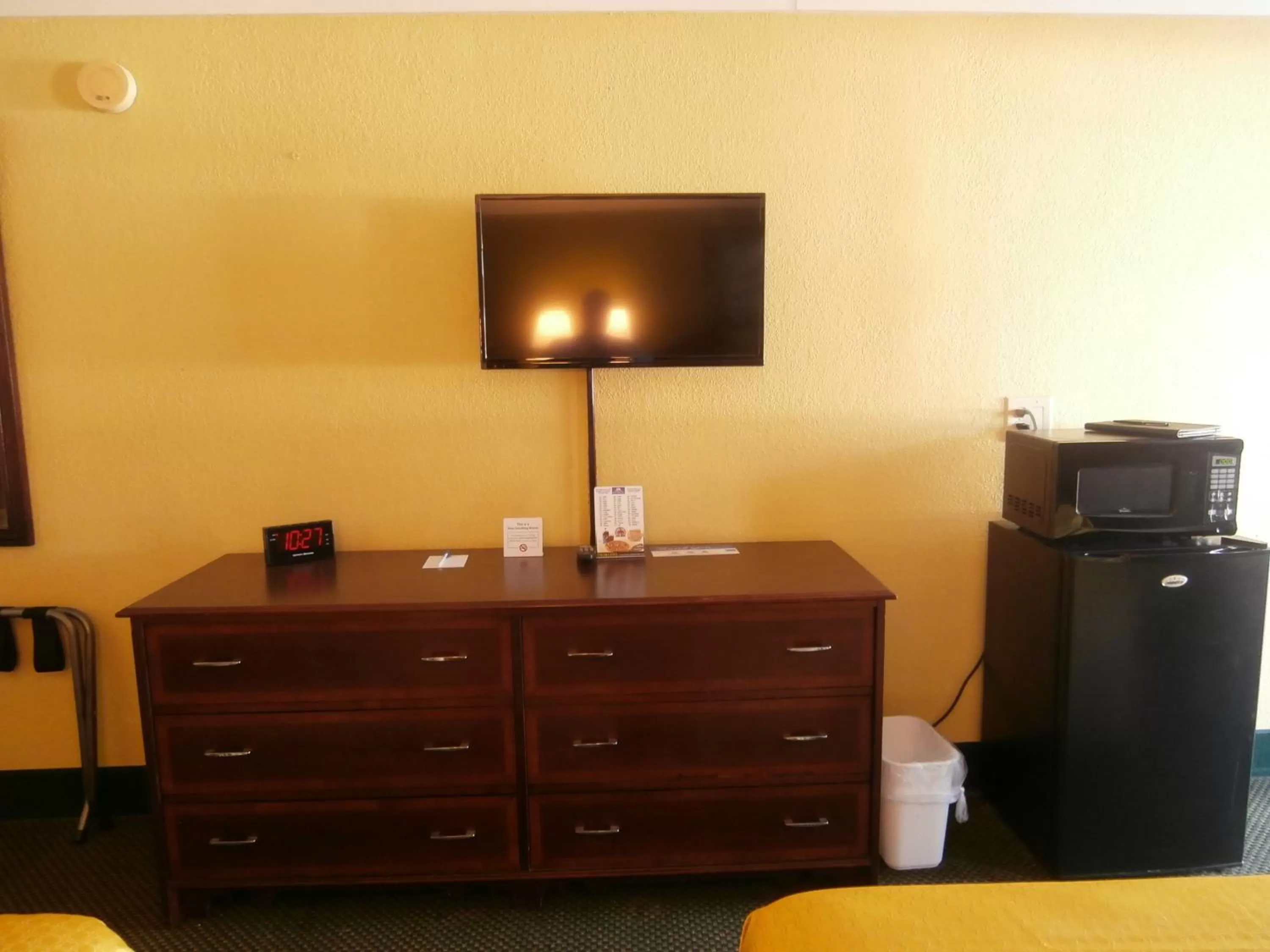 Photo of the whole room in America's Best Value Inn Conyers