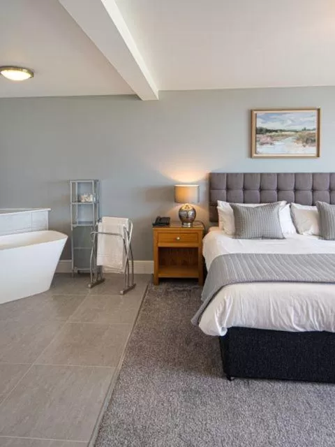 Bedroom, Bed in Gwbert Hotel