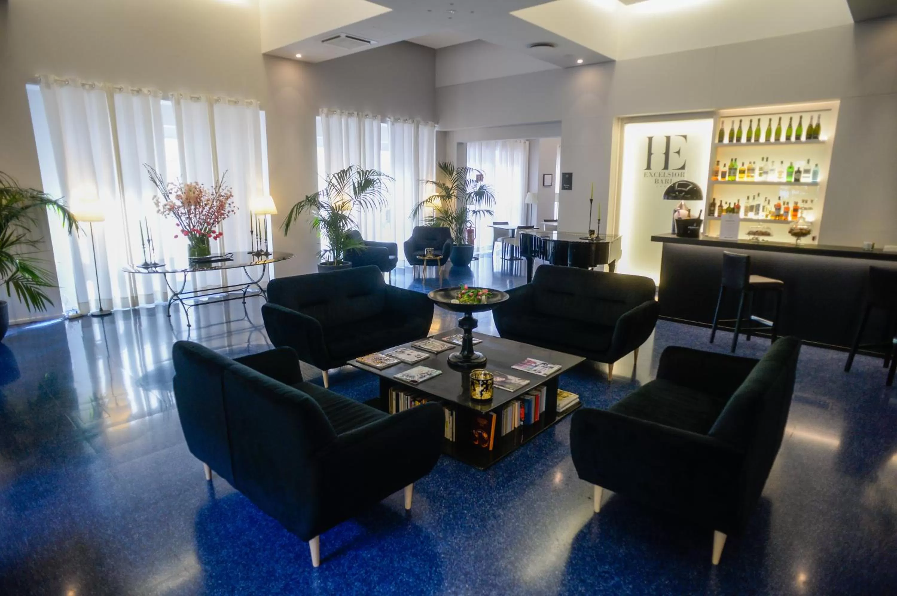 Lounge or bar in Hotel Excelsior Bari