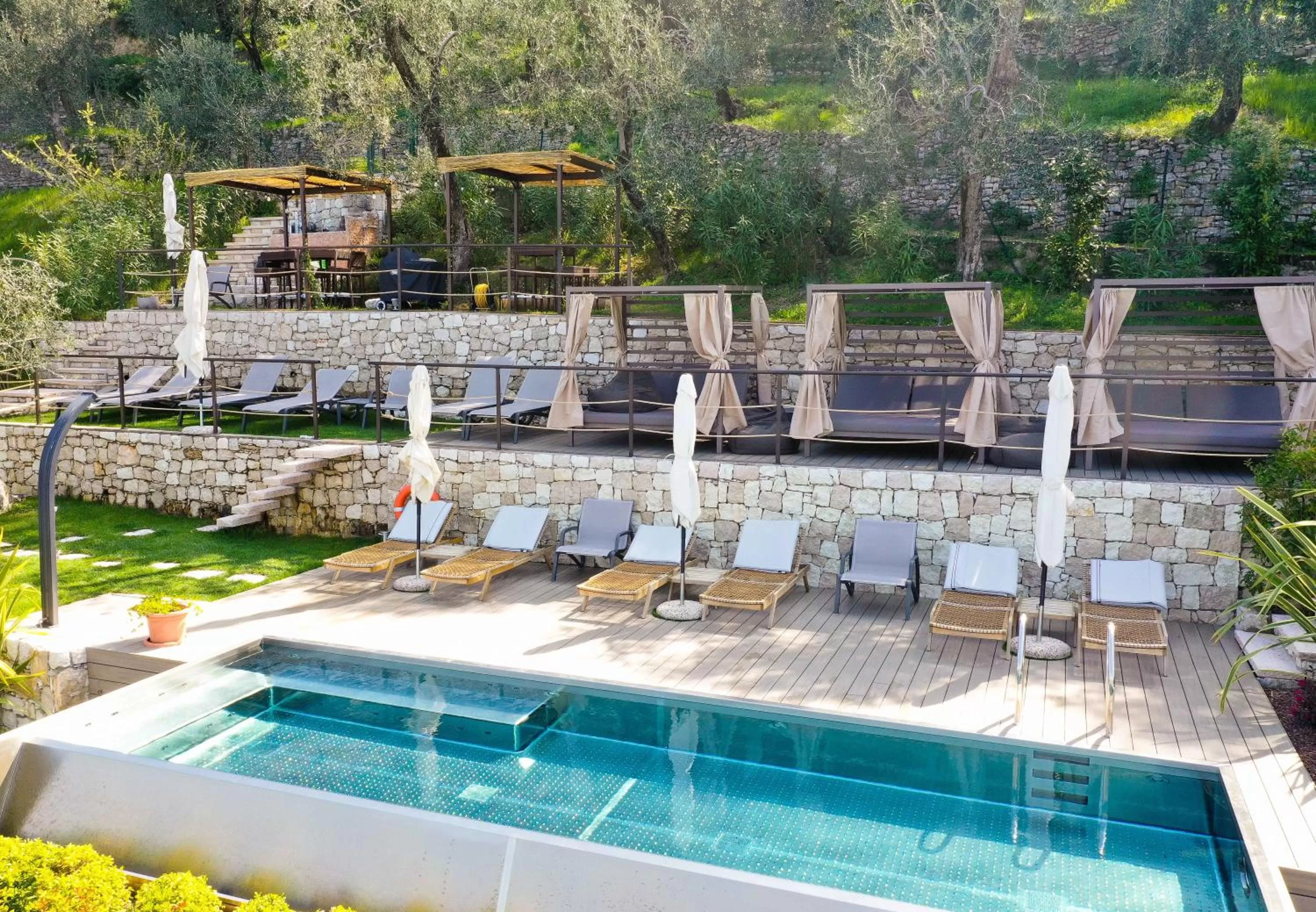 Swimming pool in Sunset Residence