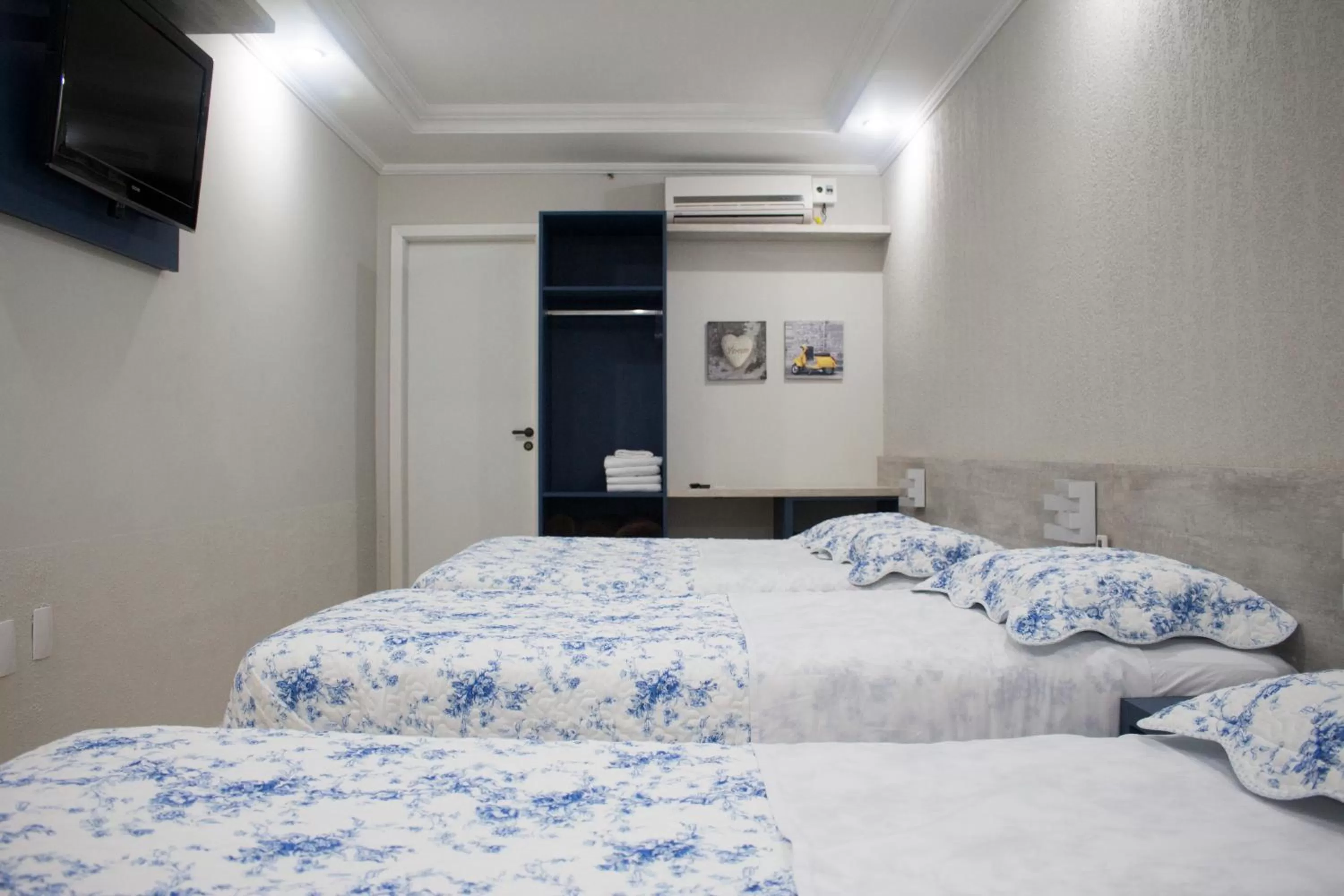 Bed in Hotel Dois Irmãos