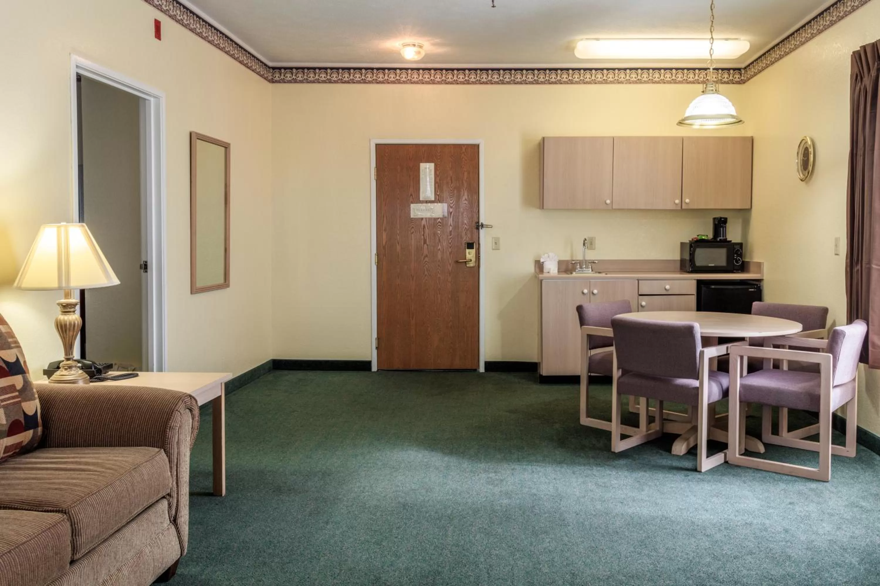 Dining area in Branson Towers Hotel
