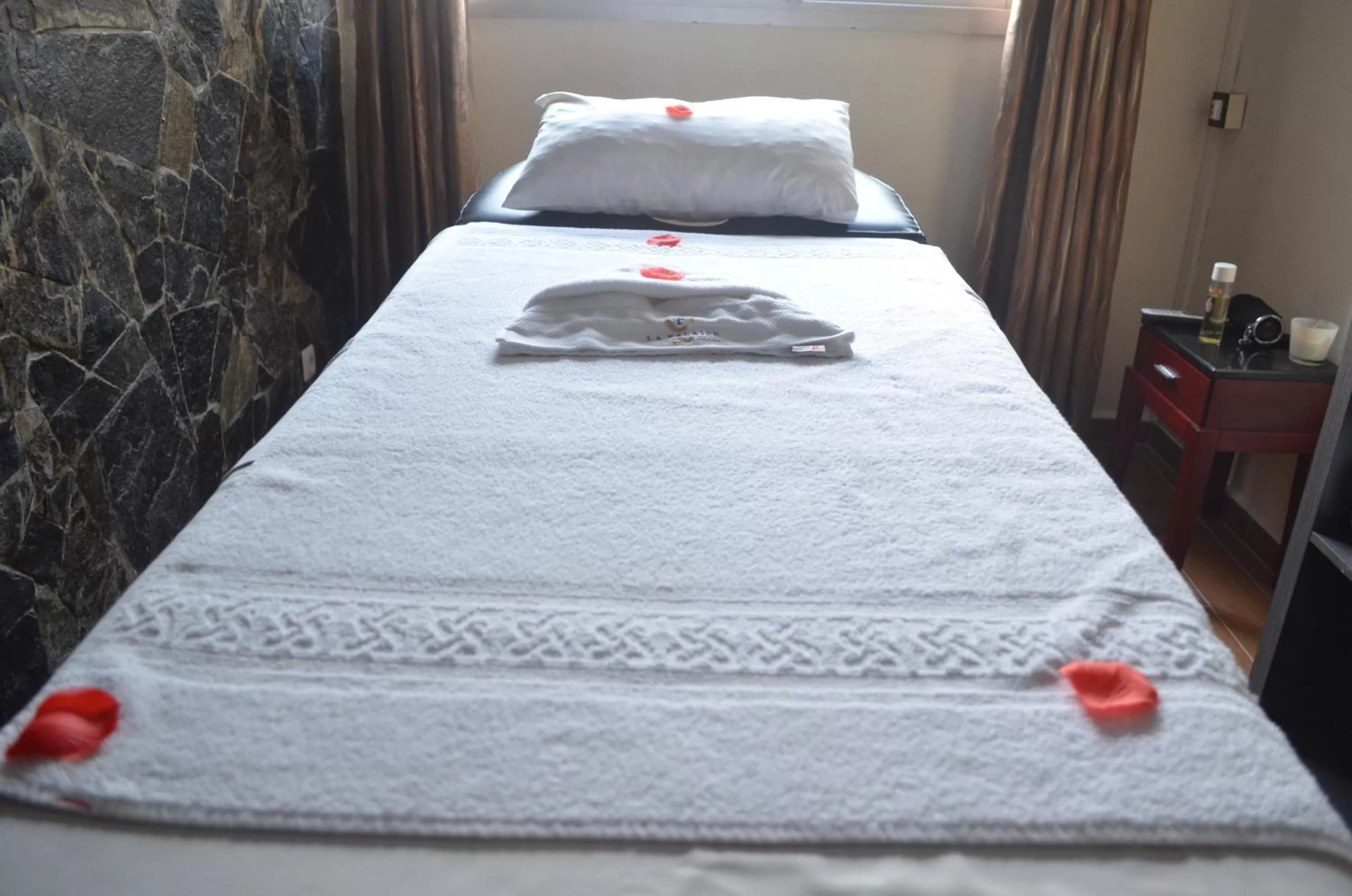 Massage, Bed in Hotel Résidence La Falaise