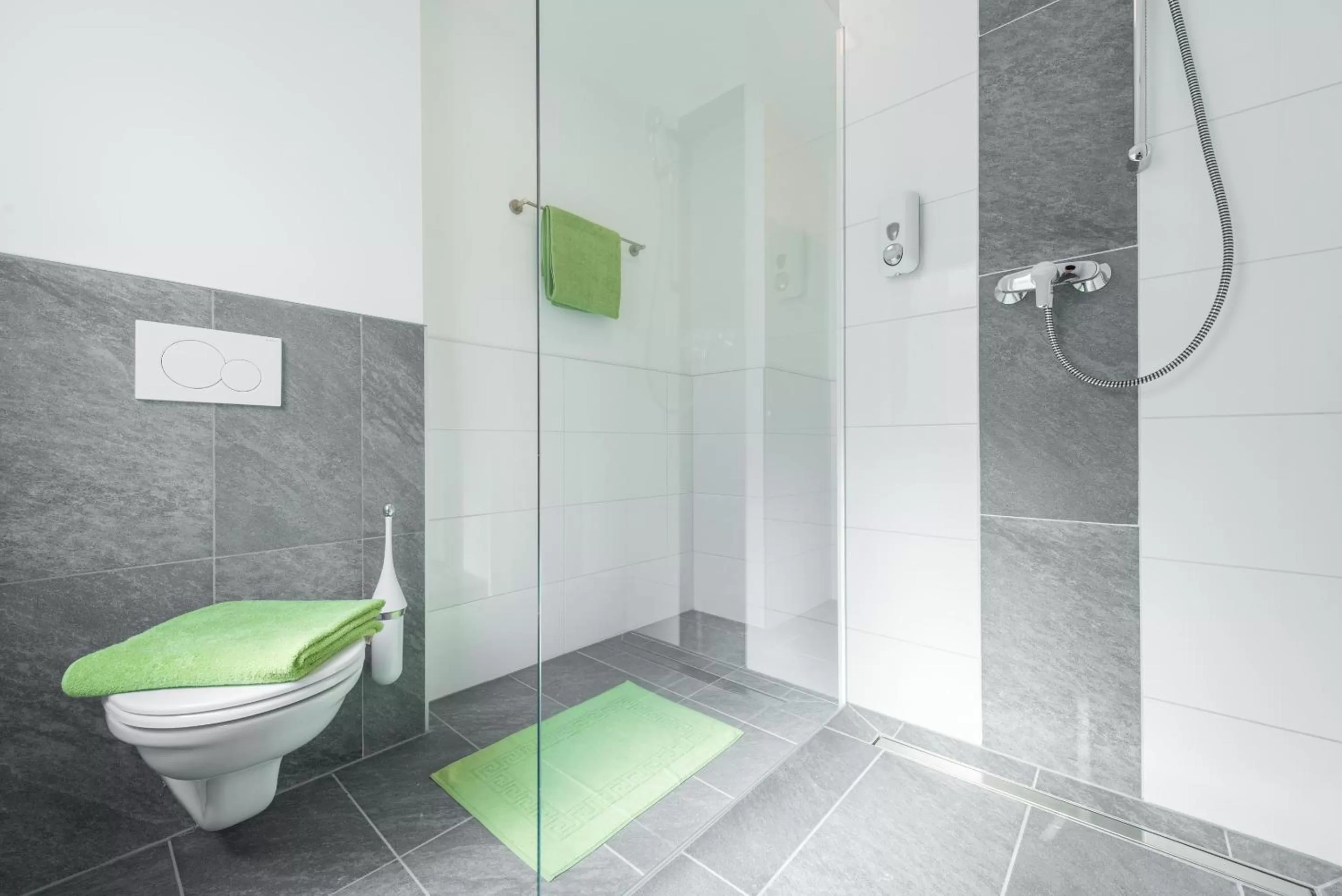 Shower in Hotel "City Rooms Wels"