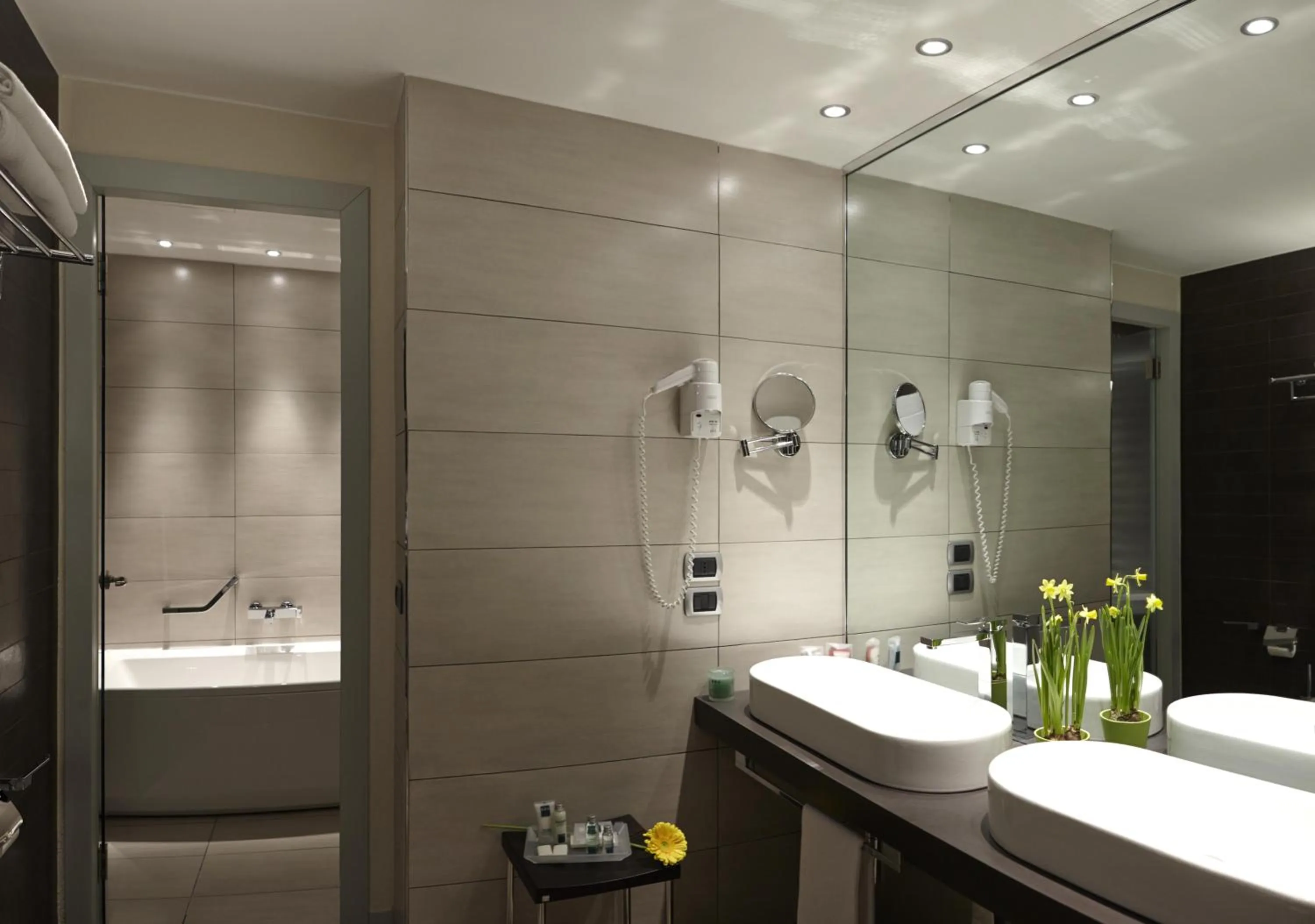 Bathroom in RMH MODENA DES ARTS