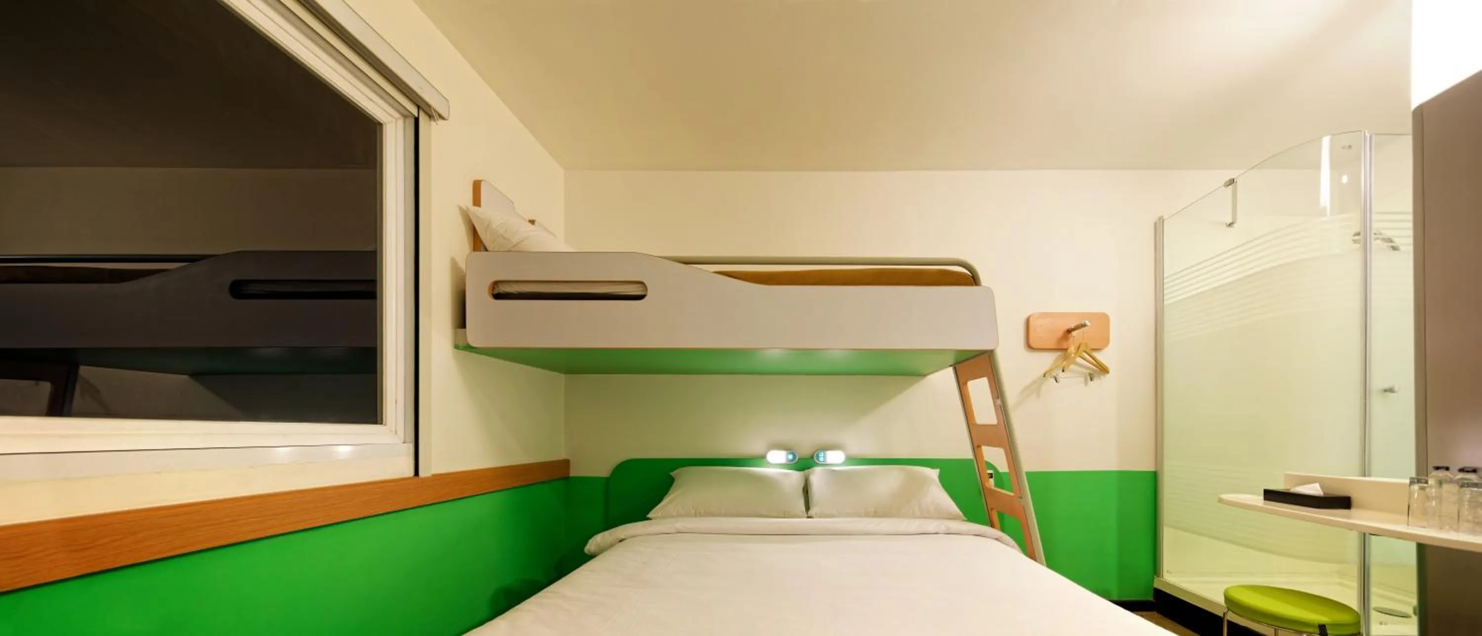 Bedroom, Bed in Ibis Budget Jakarta Airport