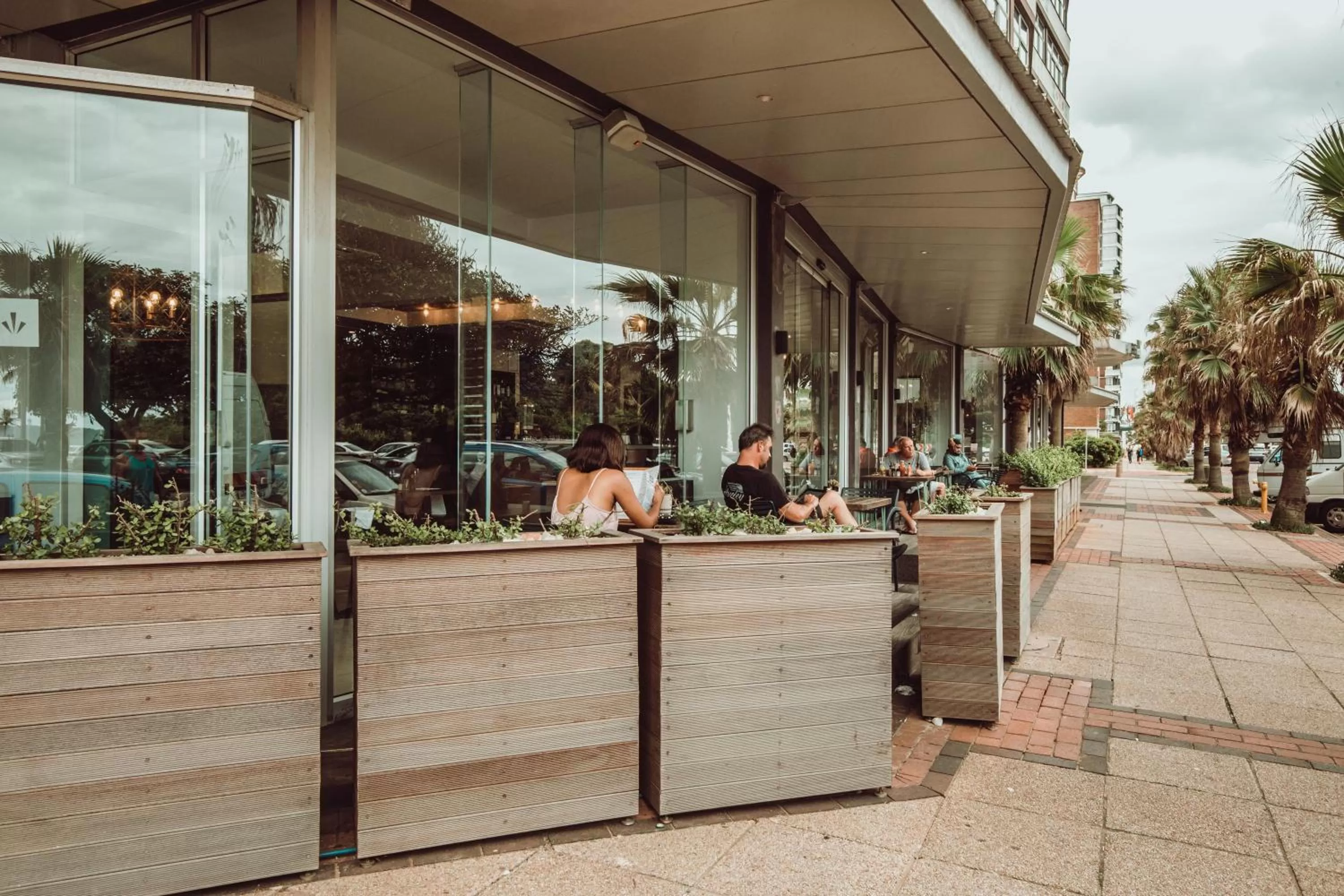 Restaurant/places to eat in Belaire Suites Hotel