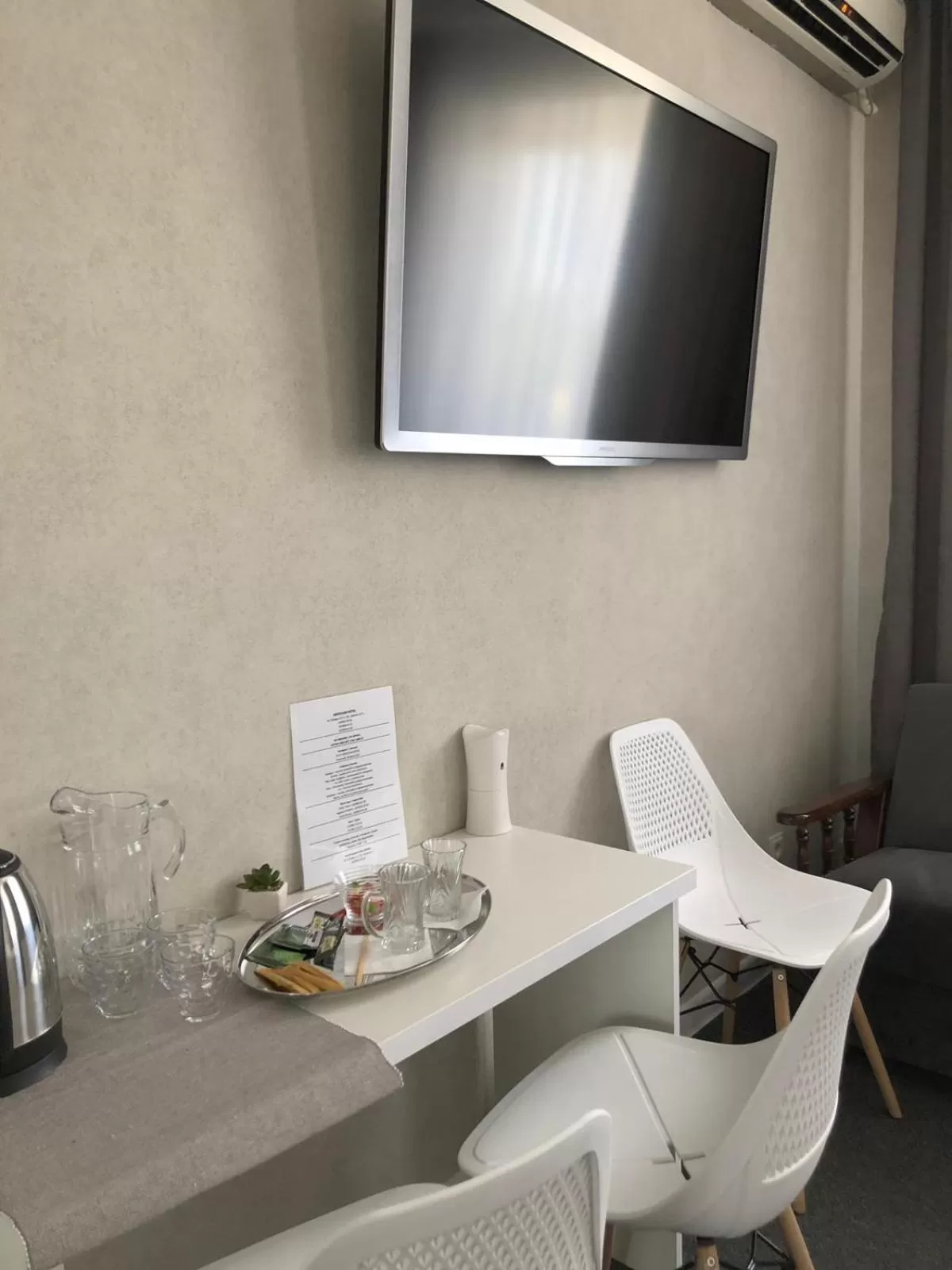 TV/Entertainment Center in MEDELEAN HOTEL