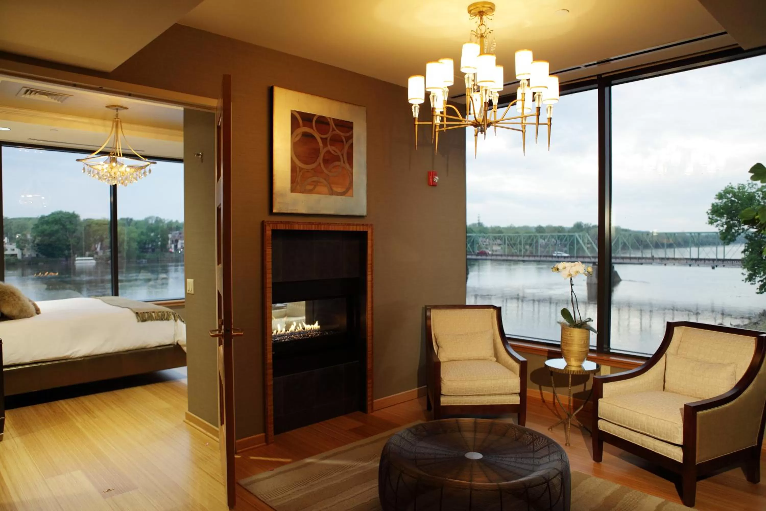 Living room in Lambertville Station Inn