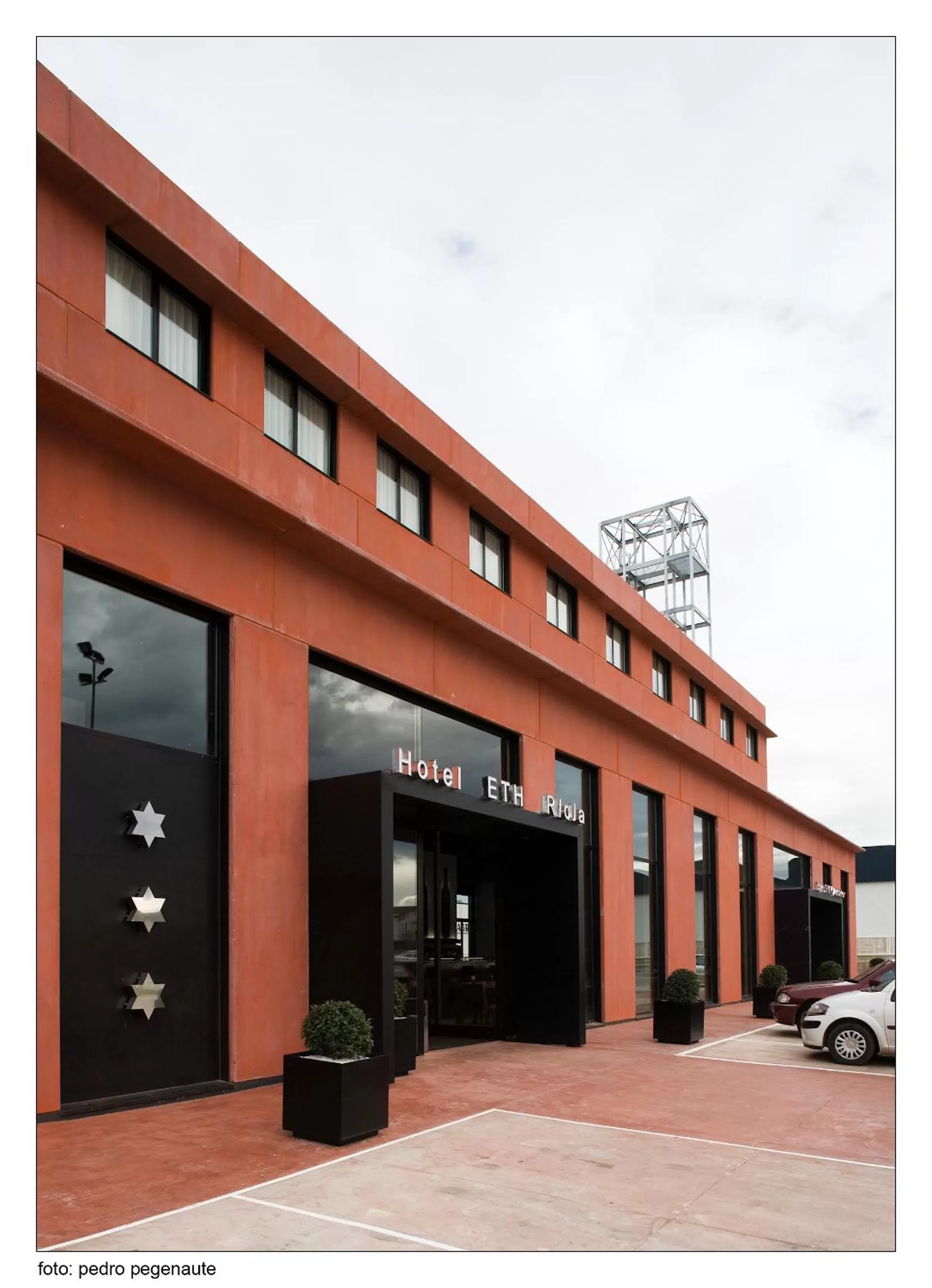 Facade/entrance in ETH Rioja