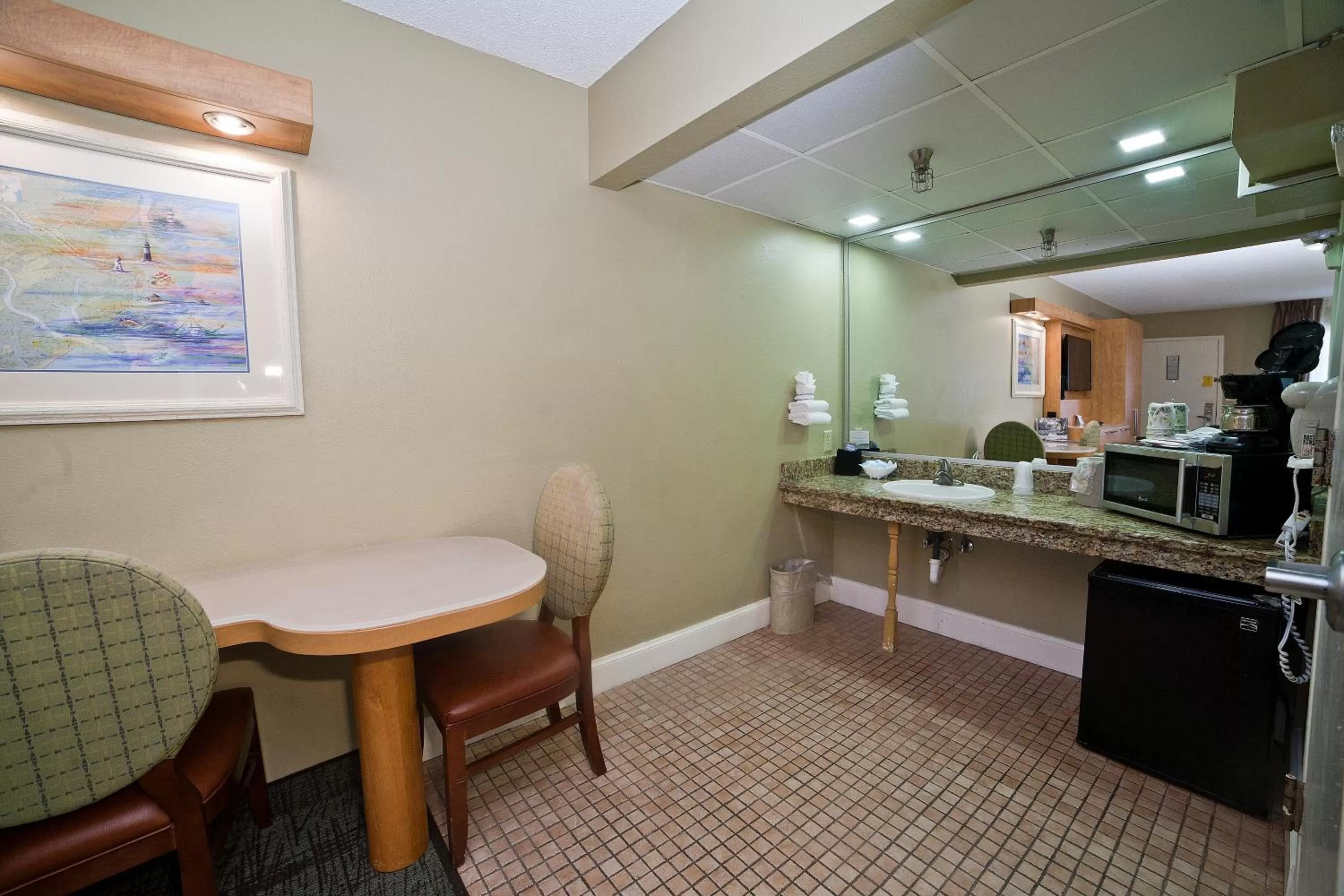 Kitchen or kitchenette in DeSoto Beach Hotel