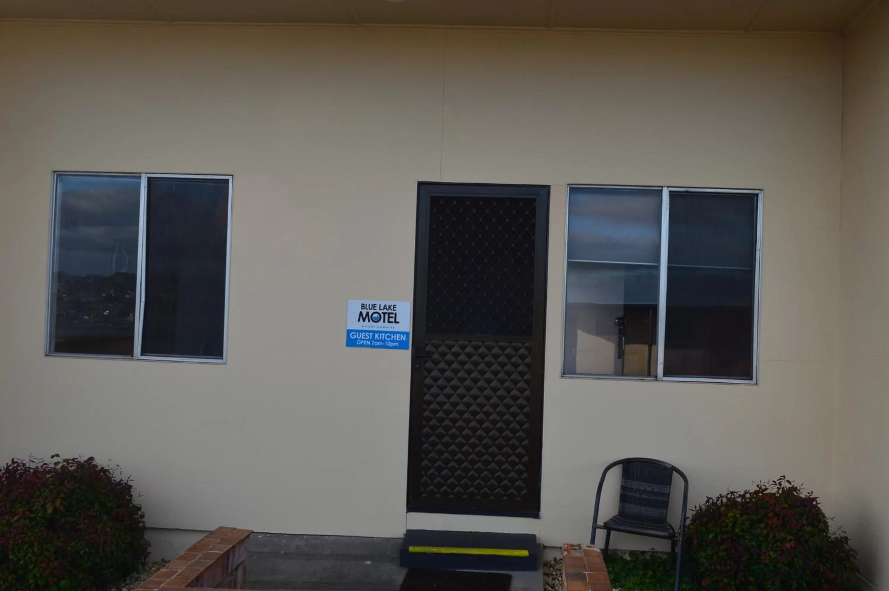 Communal lounge/ TV room in Blue Lake Motel