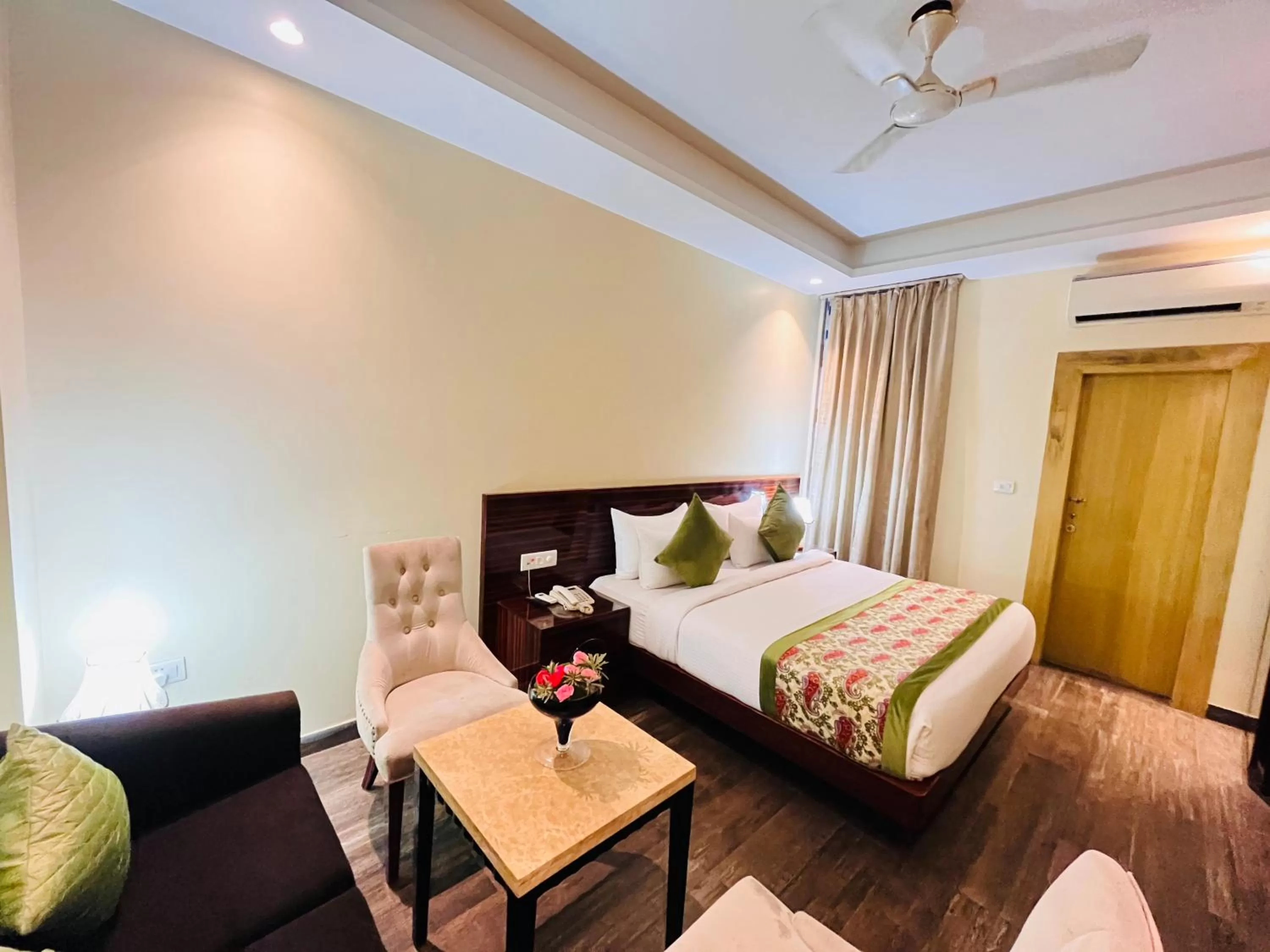 Bed in Hotel Banz near Delhi Airport