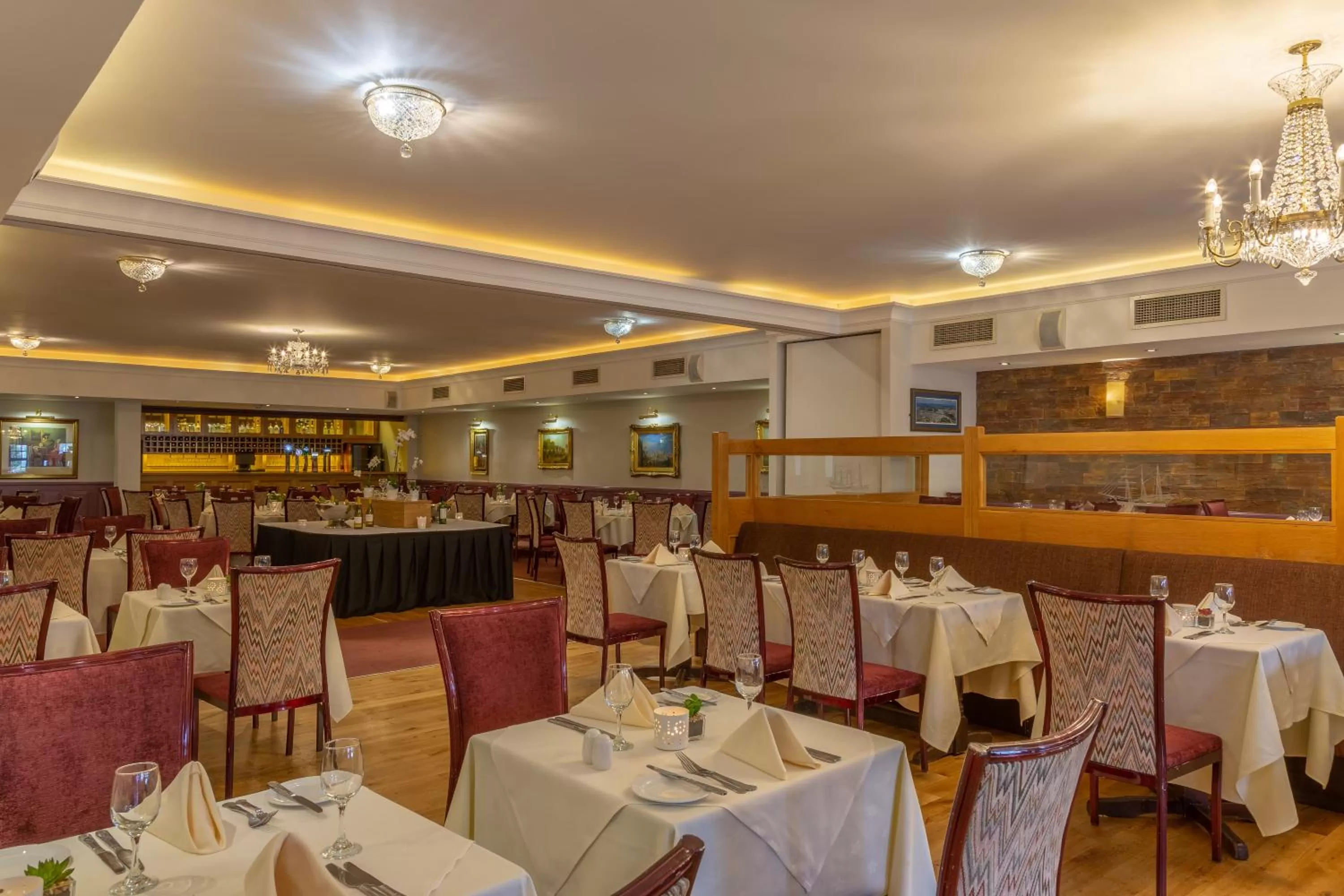 Restaurant/places to eat in Dooley's Hotel