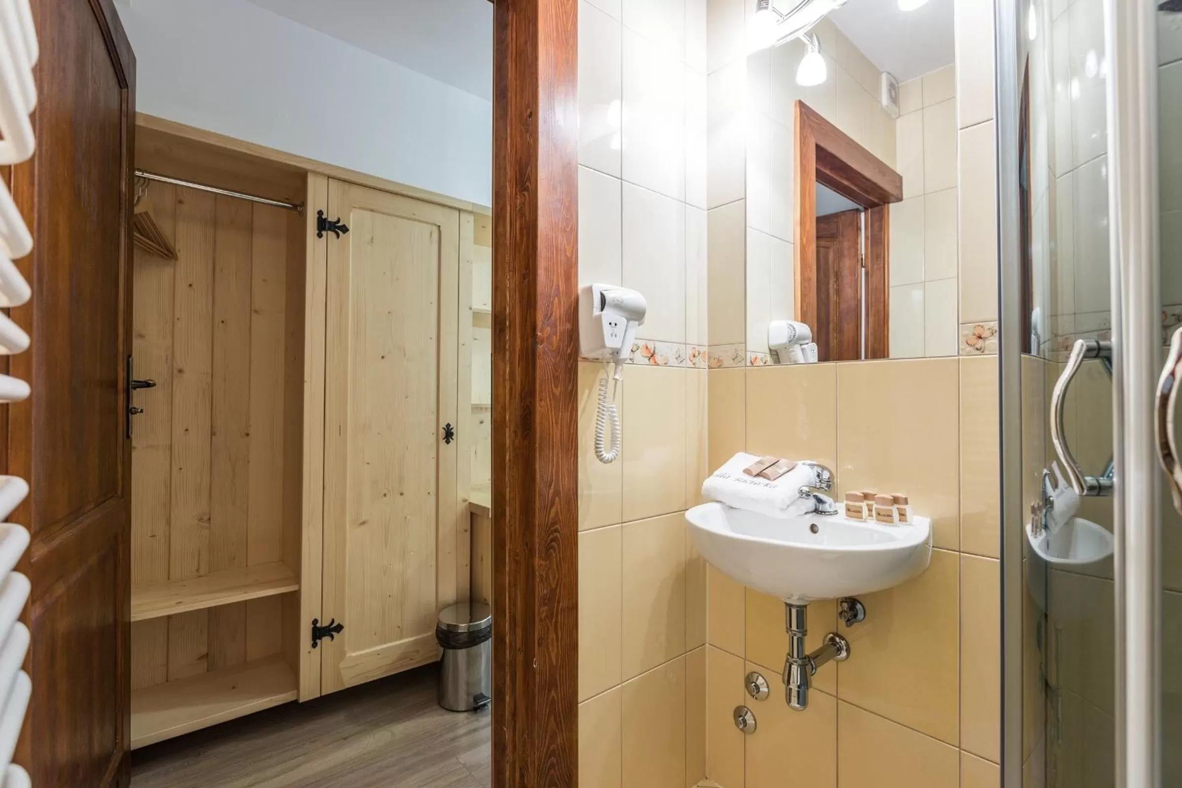 Bathroom in Willa Baciarka-basen, sauny i jacuzzi