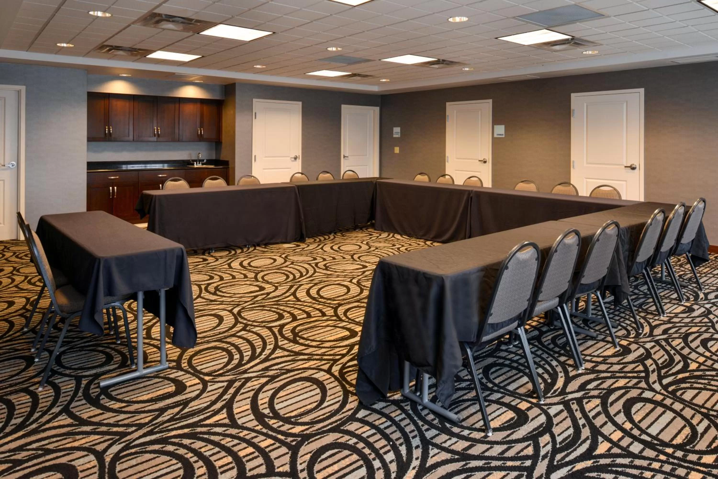 Meeting/conference room in Holiday Inn Express & Suites Greenfield by IHG