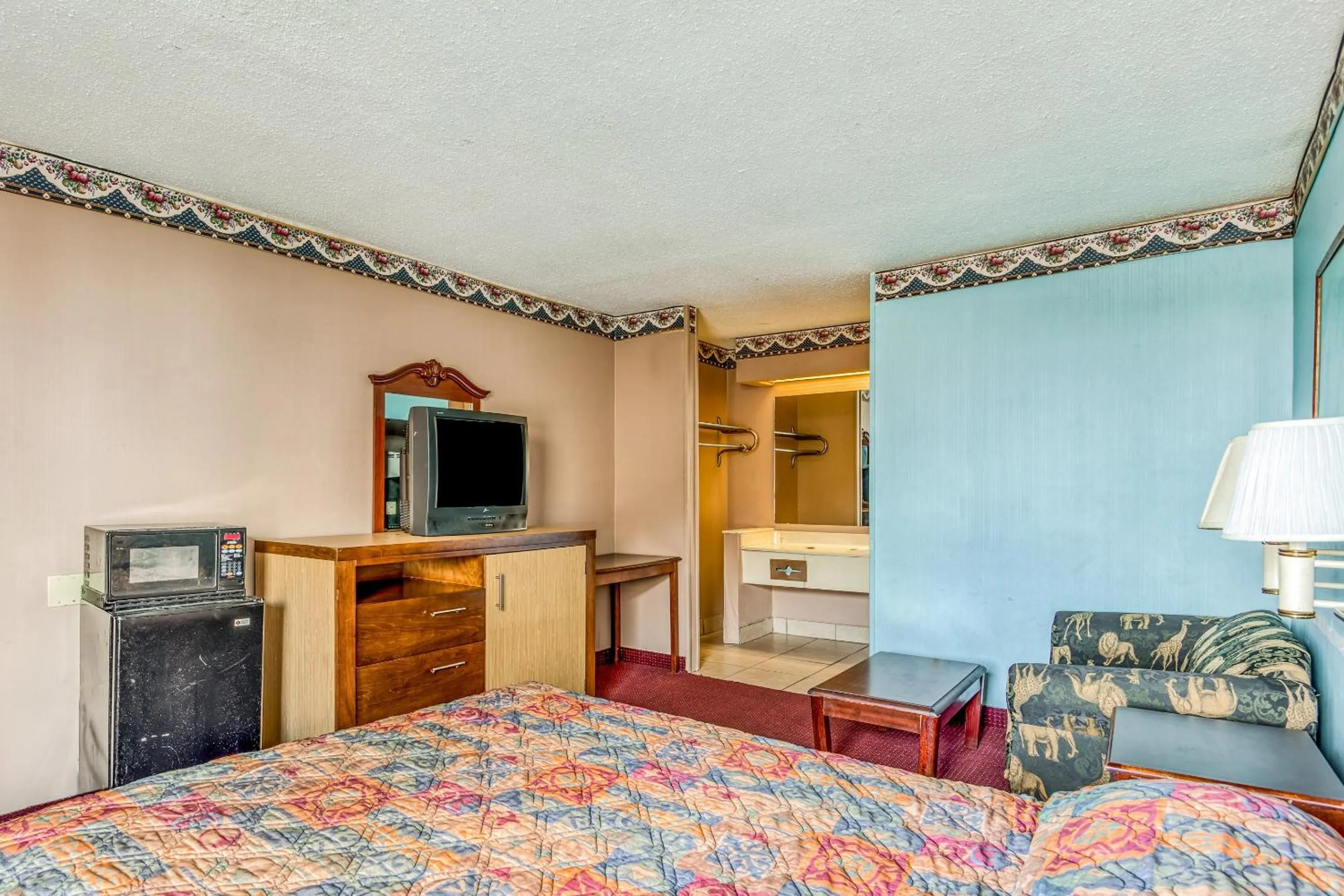 Bedroom, Bed in OYO Hotel Jackson North I-55