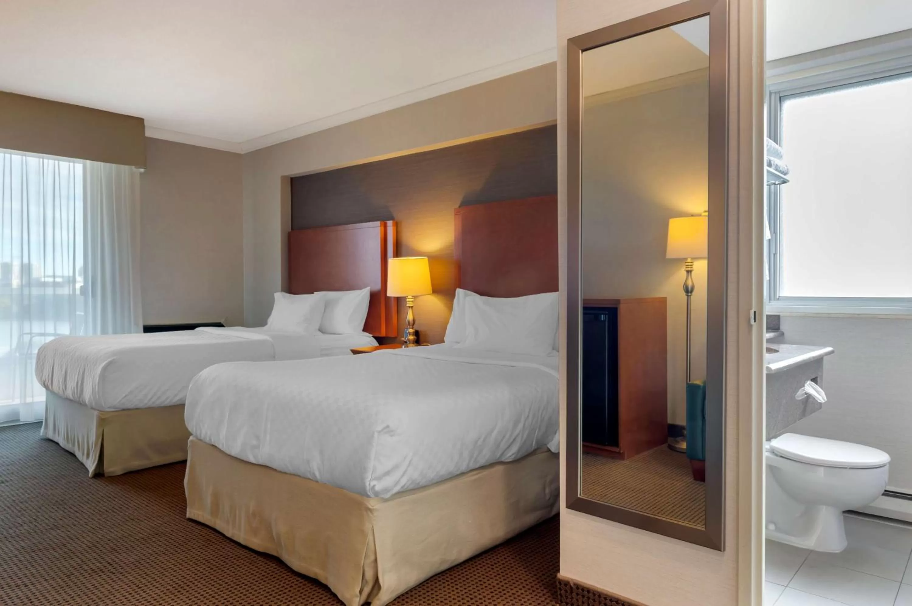 Photo of the whole room, Bed in Best Western Plus Gatineau-Ottawa Downtown